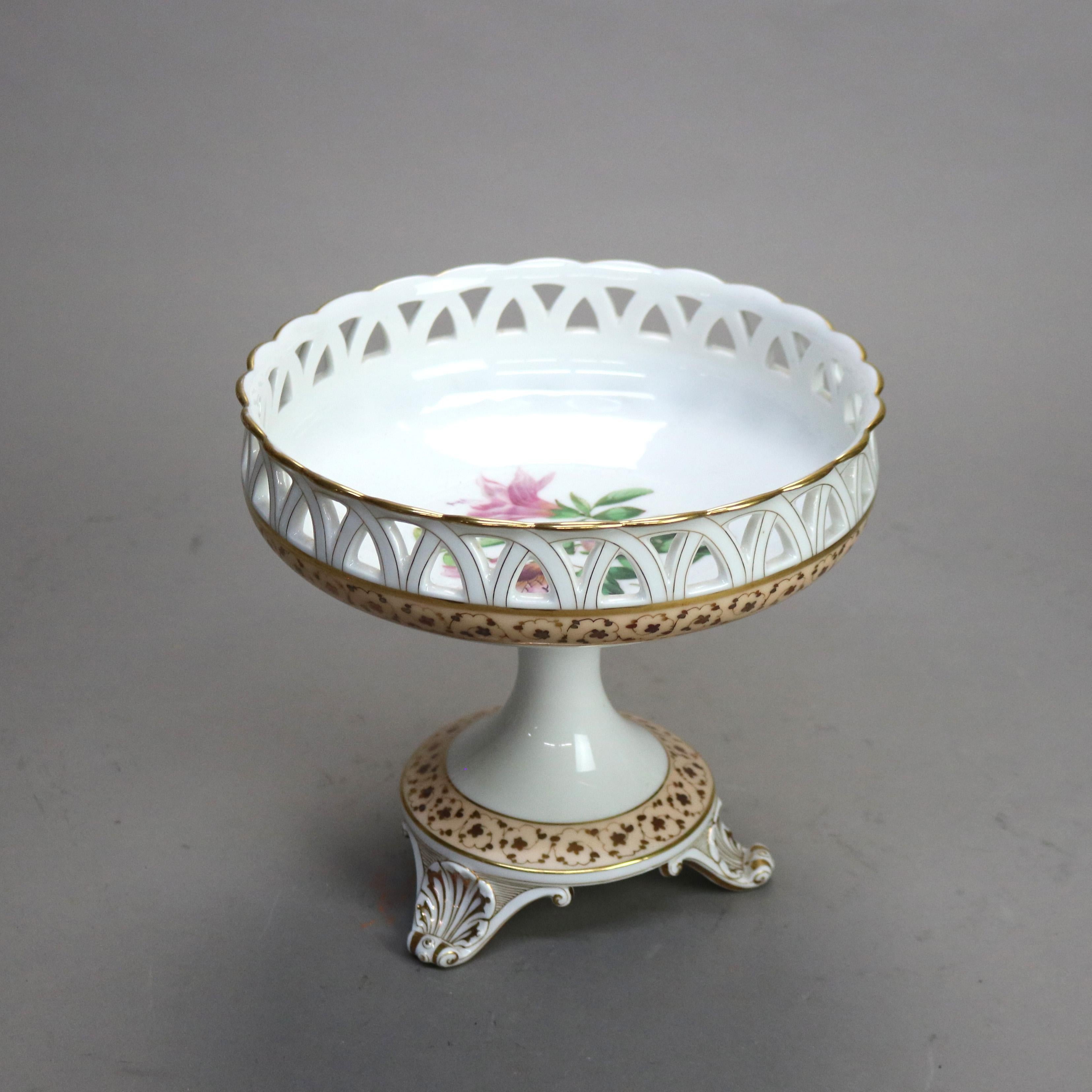 Trois compotes anglaises anciennes peintes à la main et dorées sur pied en porcelaine dorée, vers 1890 en vente 7