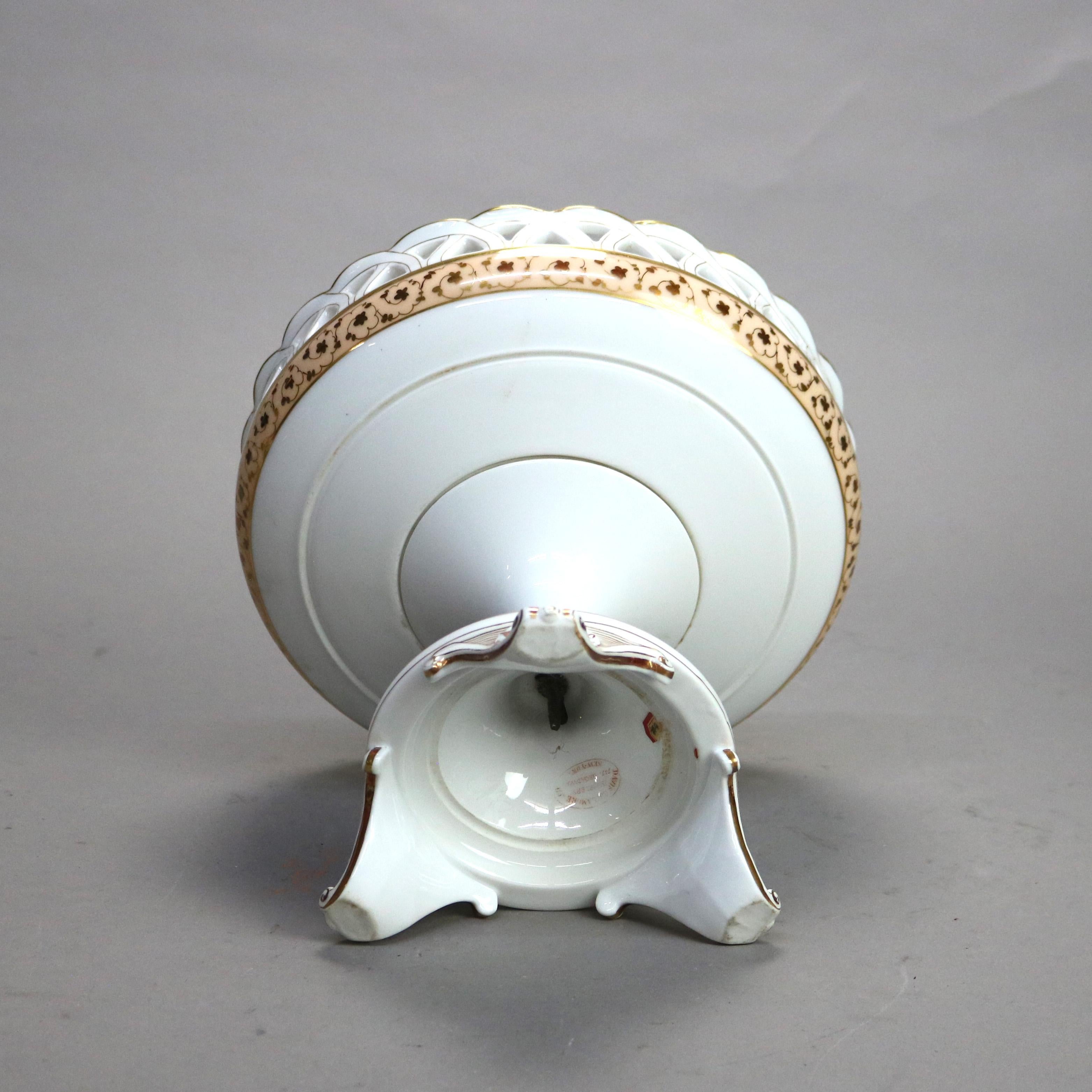 Trois compotes anglaises anciennes peintes à la main et dorées sur pied en porcelaine dorée, vers 1890 en vente 10
