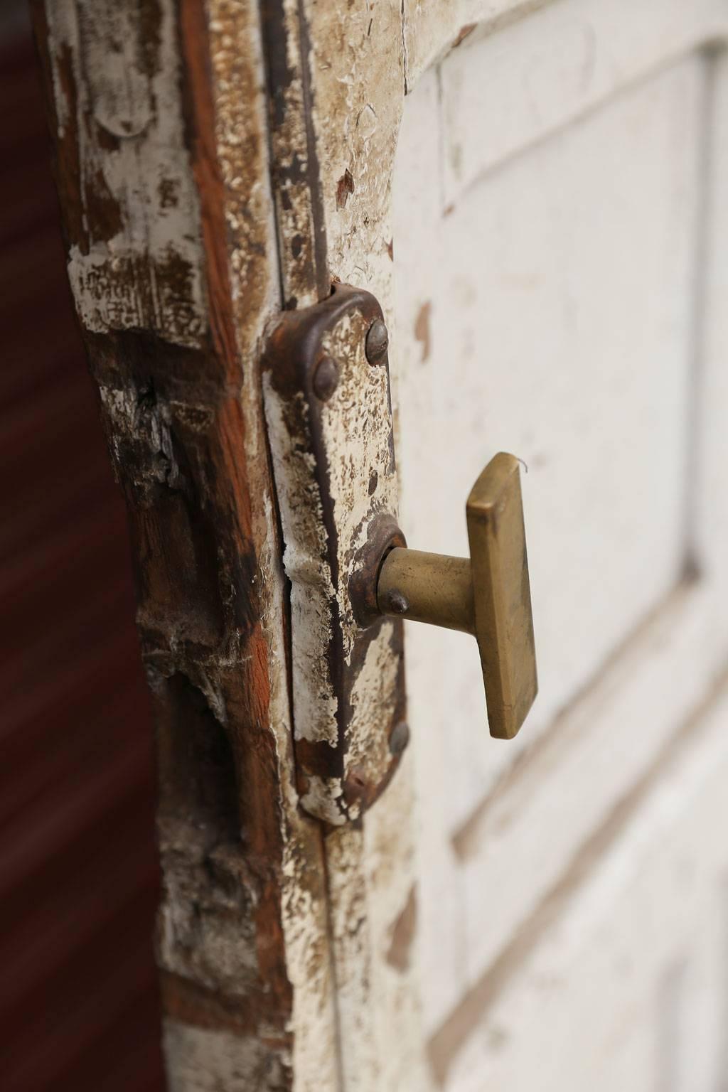 Sculpté à la main Trois portes françaises peintes anciennes en vente