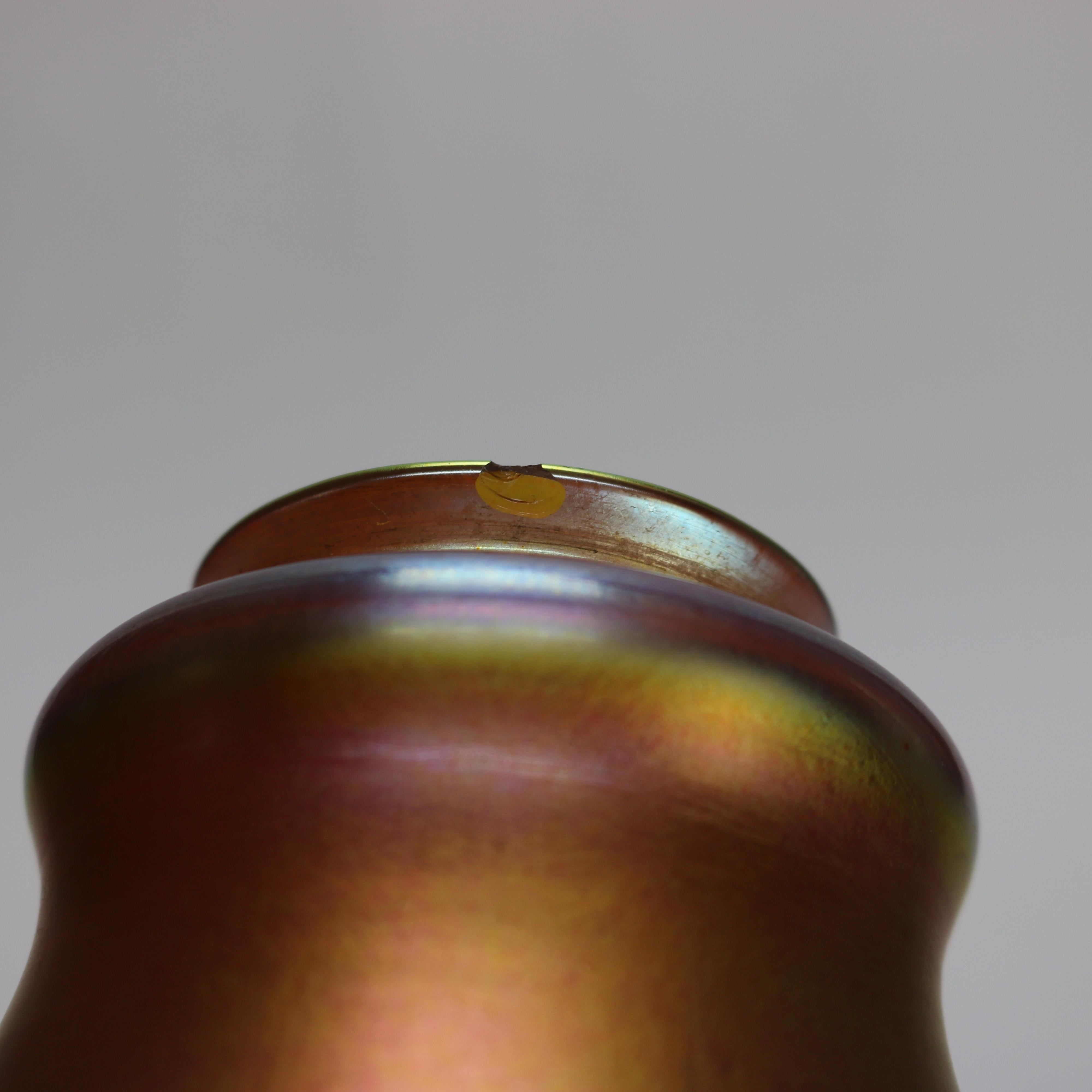 Tre paralumi in vetro artistico con bordo smerlato Aurene oro antico C1920 In condizioni buone a Big Flats, NY