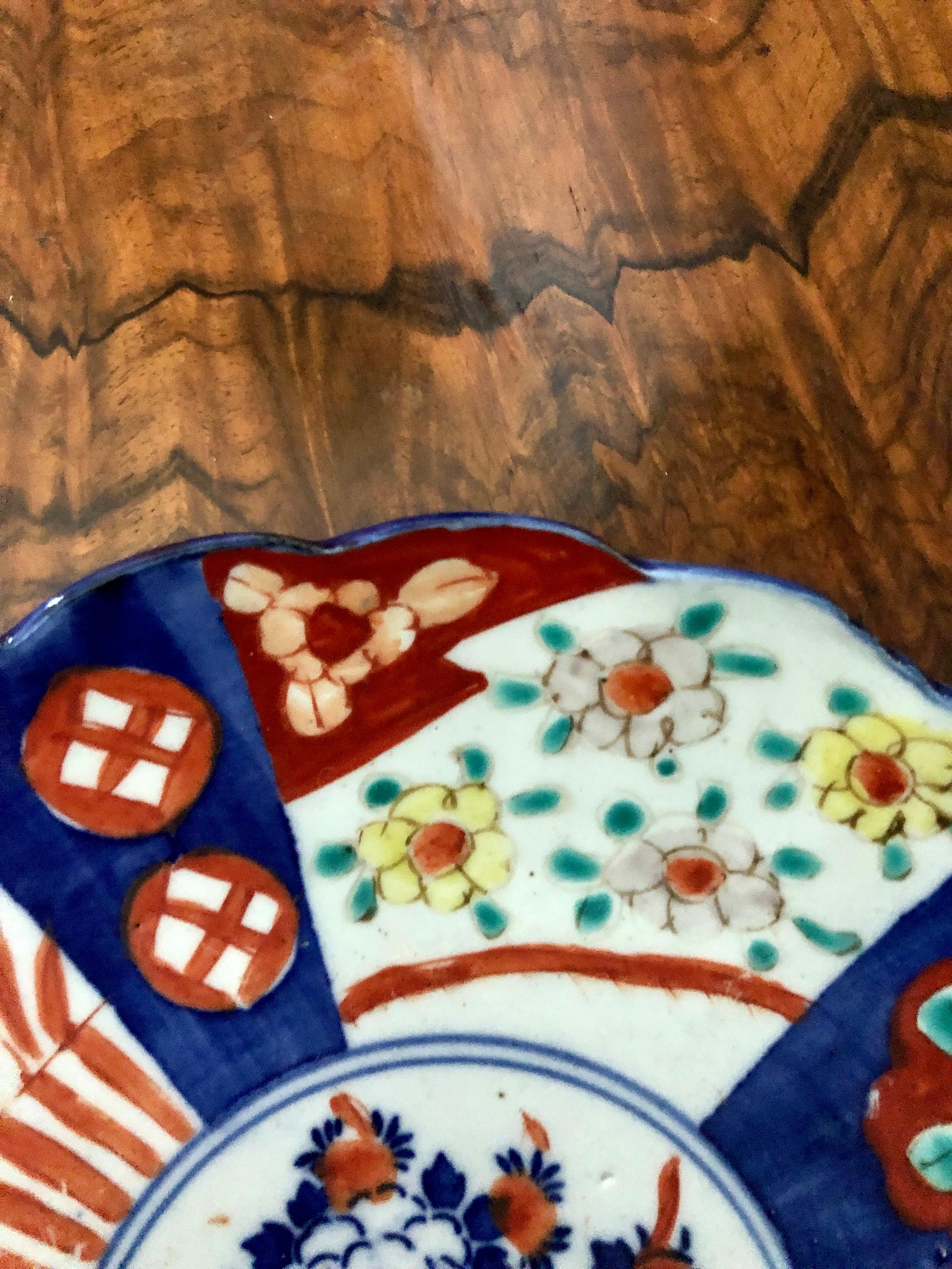 Three Antique Imari Japanese Plates In Good Condition In Suffolk, GB