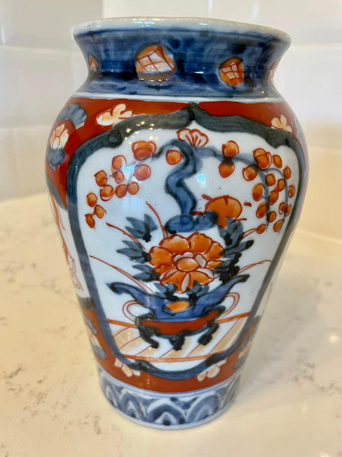 Début du 20ème siècle Trois vases anciens Imari en vente