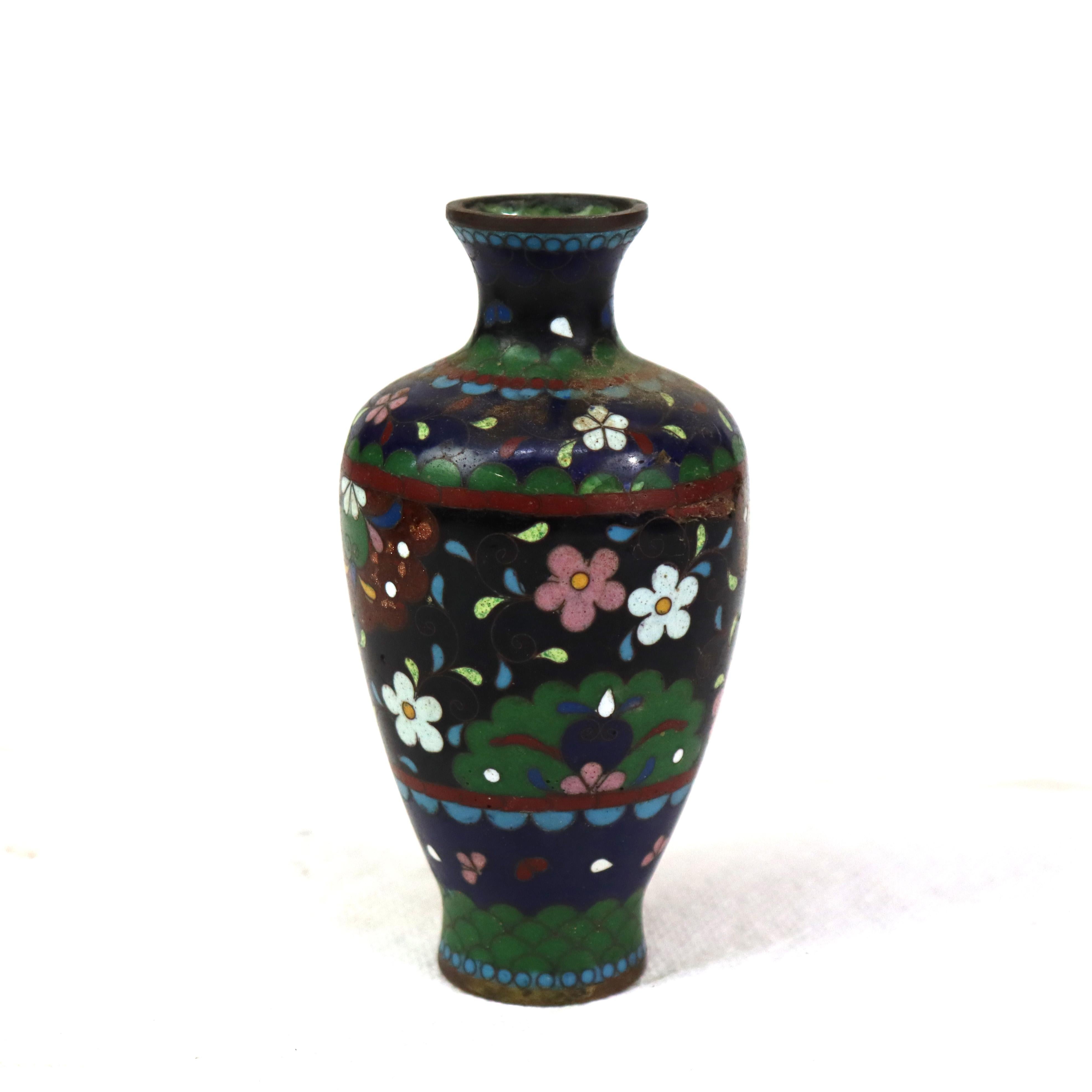 Three Antique Japanese Cloisonne: 2 Ginger Jars & 1 Vase Unsigned C1920 For Sale 3