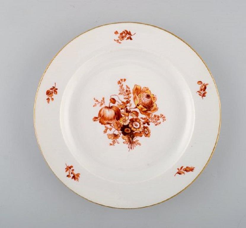 Three antique Meissen porcelain plates with orange hand painted flowers. Two deep plates and one lunch plate, 19th century.
Deep plate measures: 23 x 4.3 cm.
Lunch plate measures: 20 cm.
In very good condition.
Stamped.