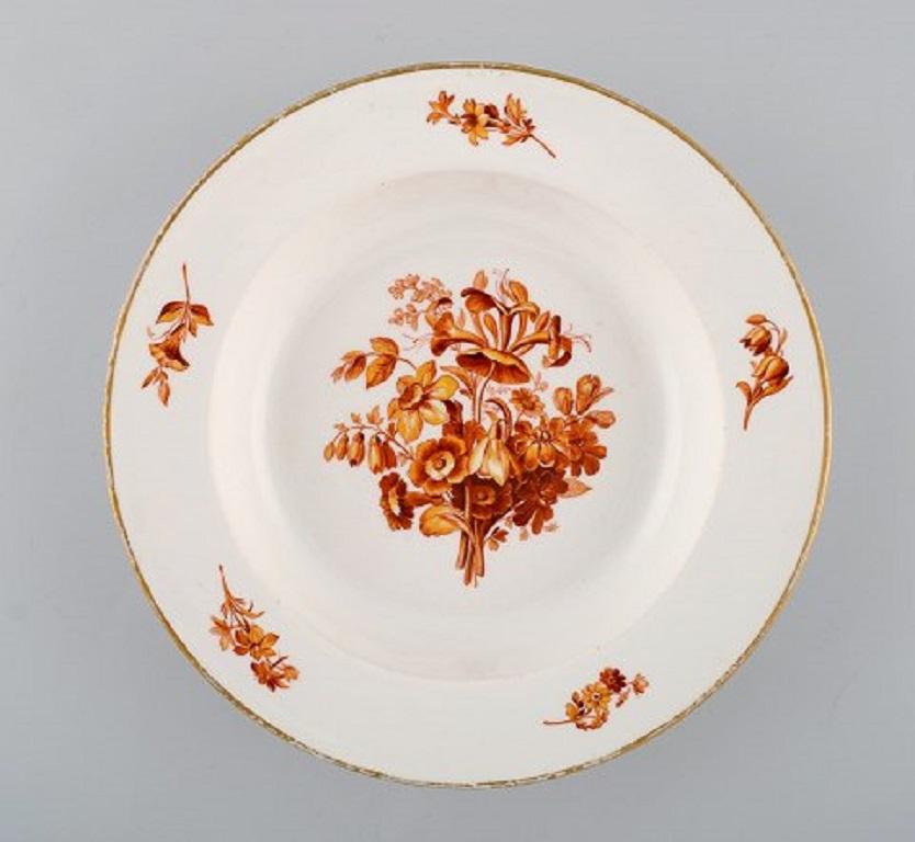 Three Antique Meissen Porcelain Plates with Orange Hand Painted Flowers In Good Condition For Sale In Copenhagen, DK
