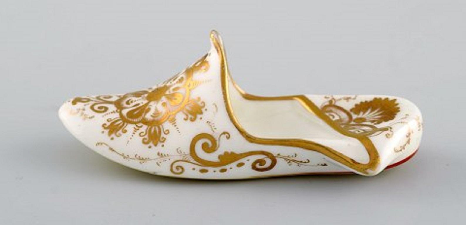 Three Antique Meissen Slippers in Hand Painted Porcelain, 19th Century For Sale 1