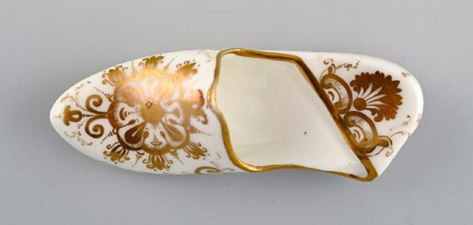 Three Antique Meissen Slippers in Hand Painted Porcelain, 19th Century 3