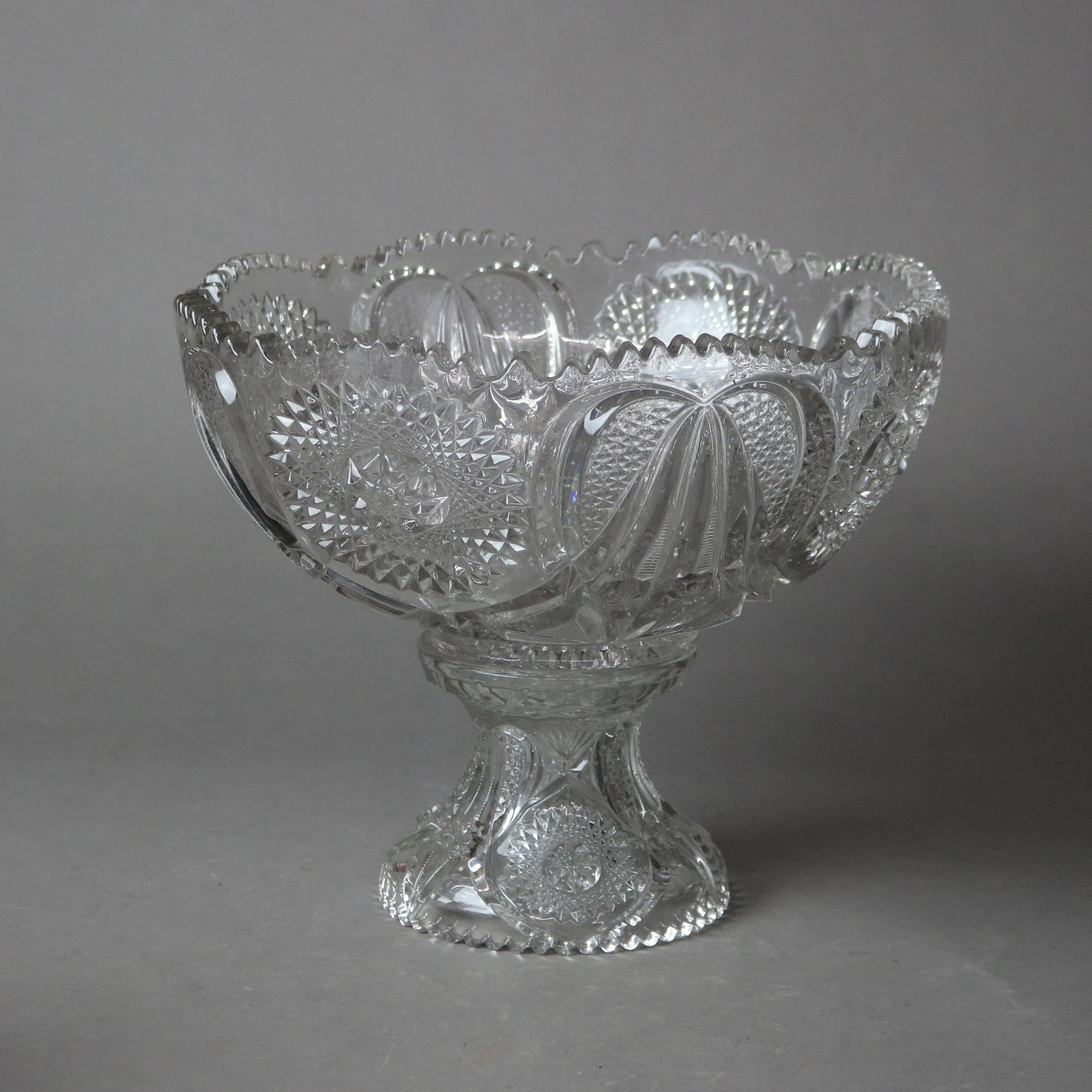Lot de trois pièces anciennes en verre pressé, deux bols à punch avec support et une compote C1920

Dimensions - 12,25 