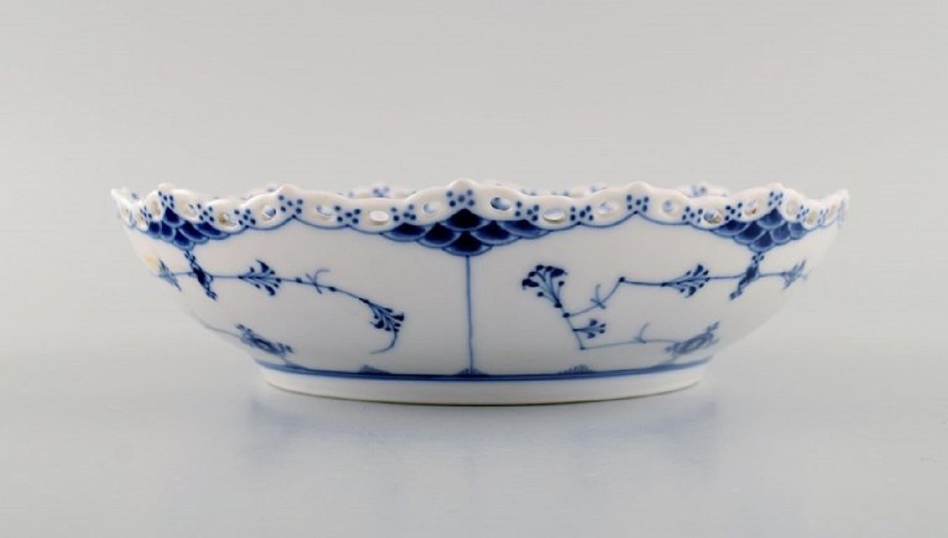 Hand-Painted Three Antique Royal Copenhagen Blue Fluted Full Lace Bowls, Early 19th Century