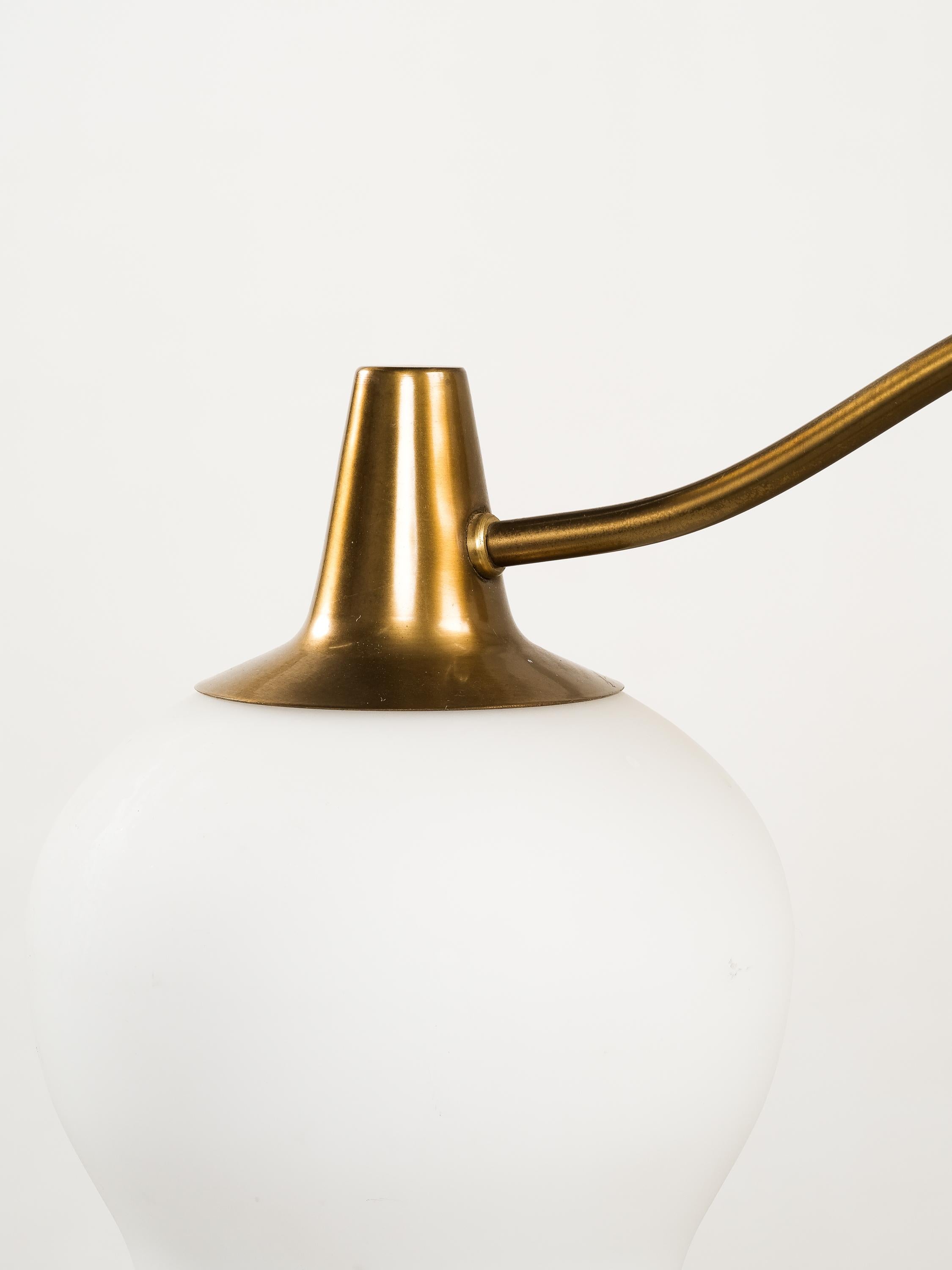 Svedese Lampada da soffitto a tre bracci in ottone di Hans Bergström, Svezia, anni '50 in vendita