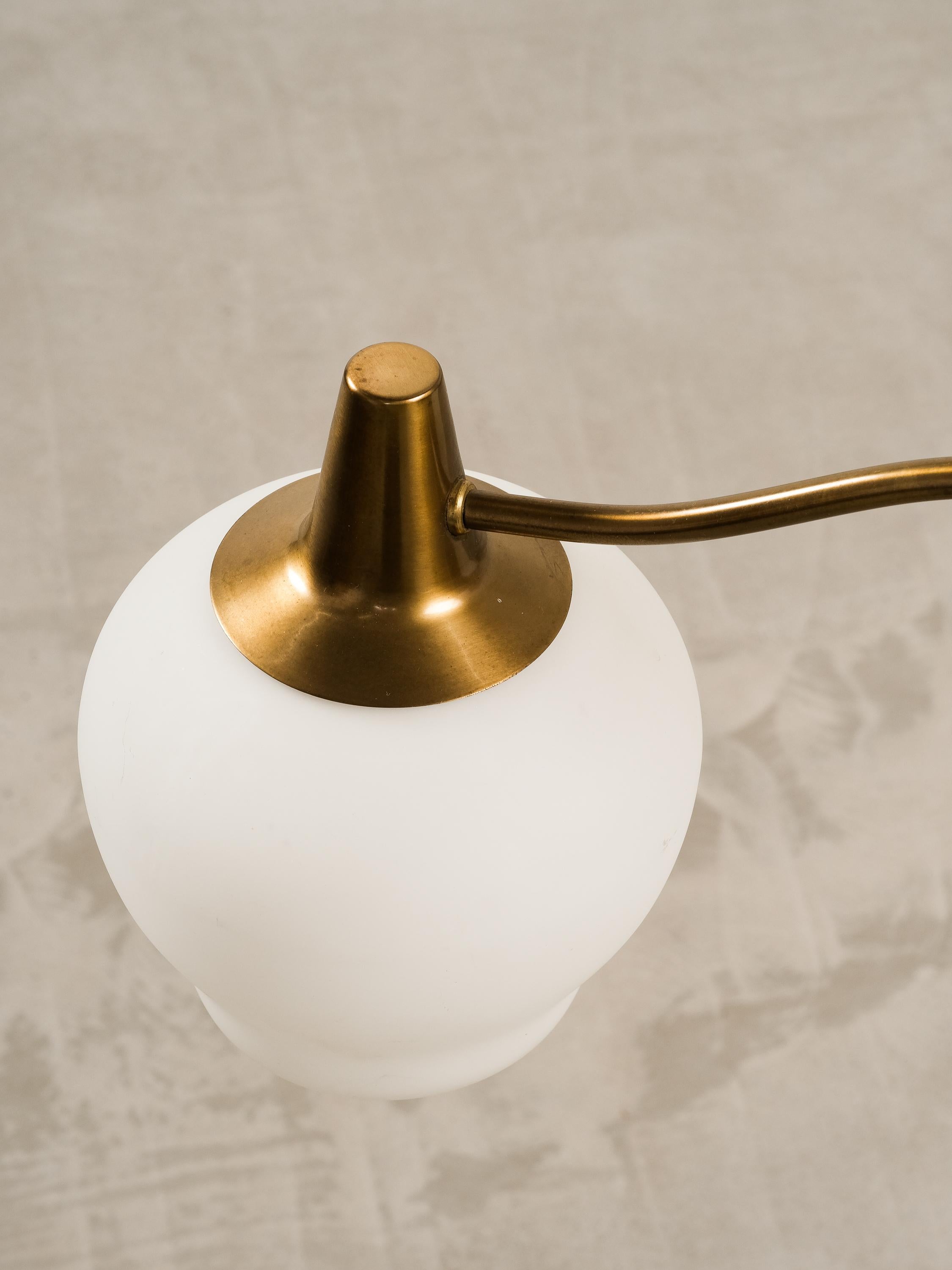 Lampada da soffitto a tre bracci in ottone di Hans Bergström, Svezia, anni '50 in vendita 2