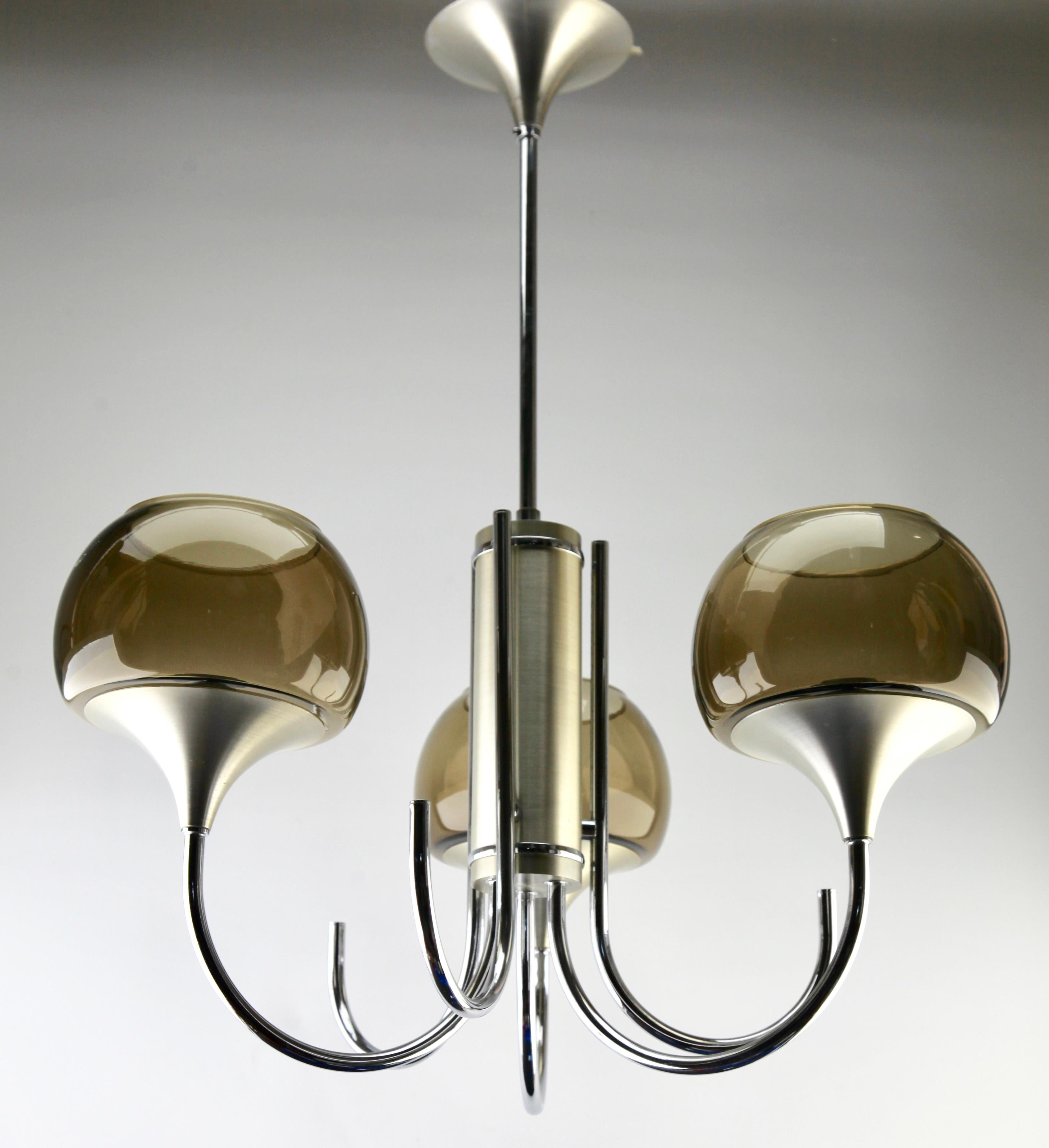 Goffredo Reggiani Trumpet Chandelier Chrome and Opaline Italy, 1970s 1