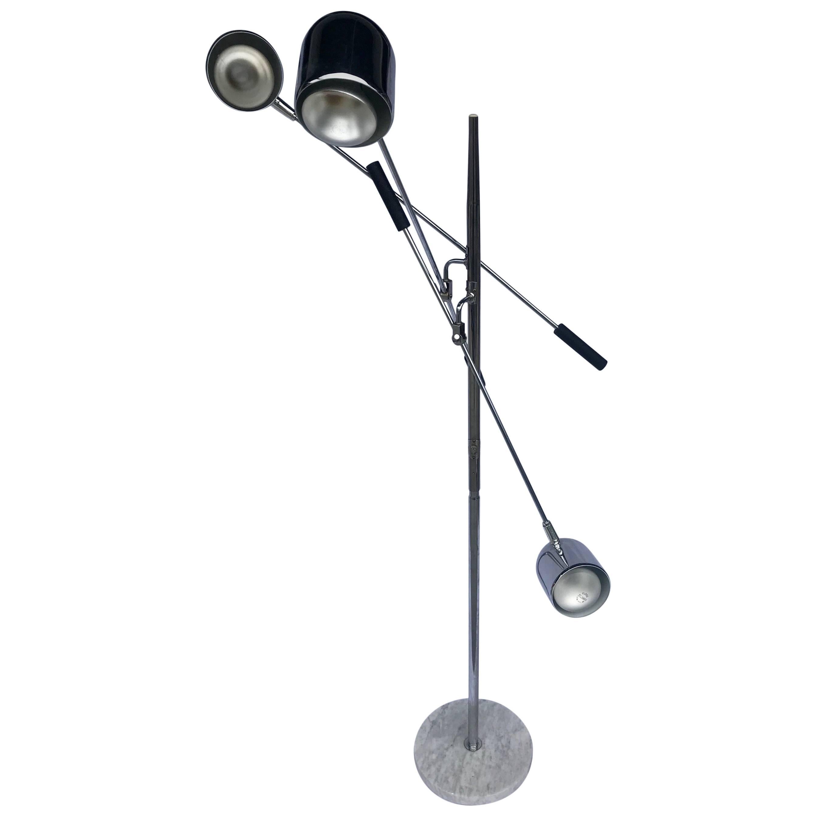 Dreiarmige verchromte Stehlampe Arredoluce Sonneman Triennale im Angebot