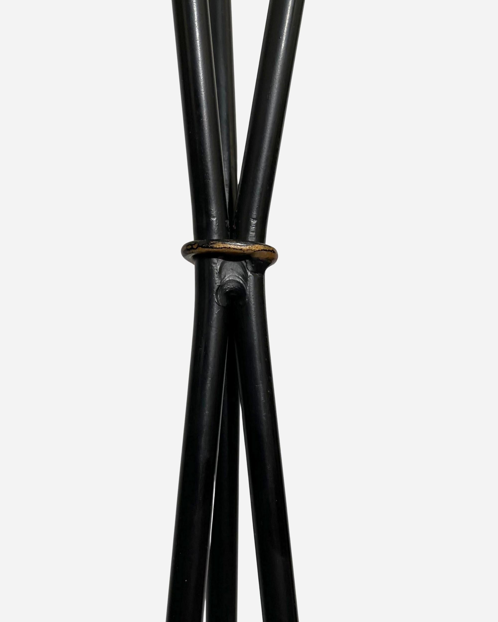 Metà XX secolo Lampada da terra a tre bracci, Éditions Maison Lunel, Parigi, Francia, circa 1950 in vendita