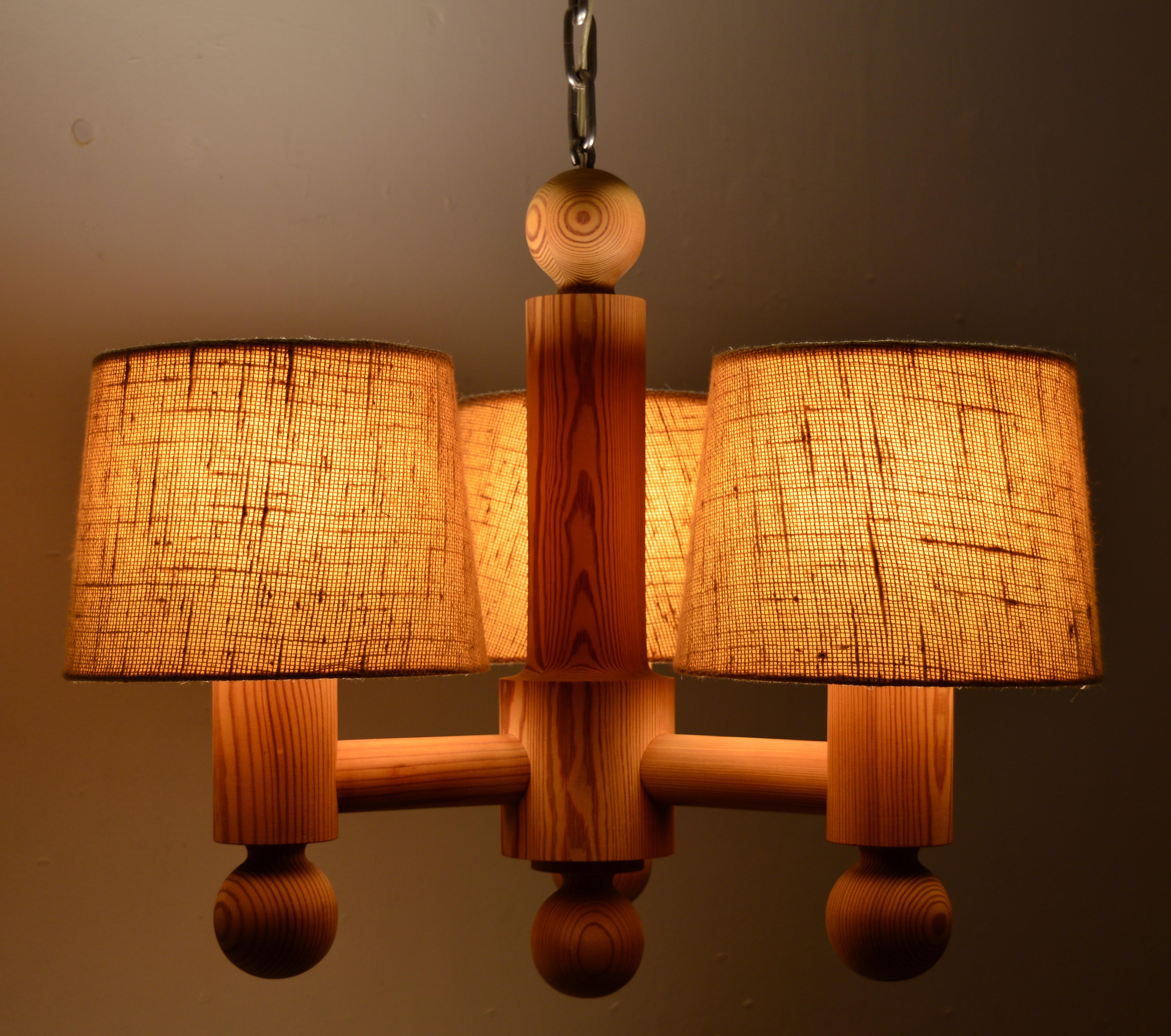 ‎‎Swedish lighting manufacturer, Luxus gave form to some of the now iconic models that define the “Swedish mid-century style”. This solid pine wood, three-light chandelier was created in this “golden age of Scandinavian design”, a period that saw