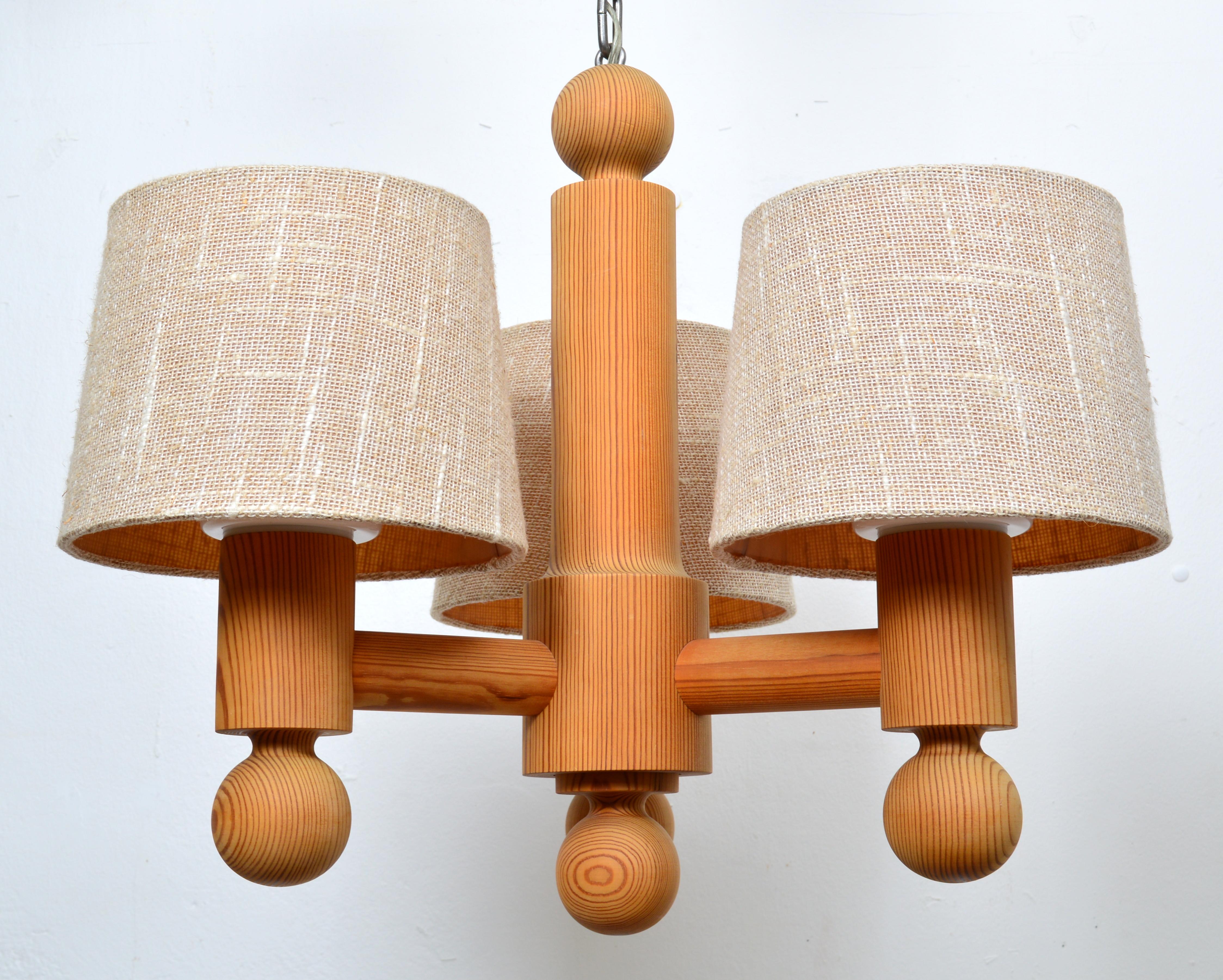 Araña de tres brazos de pino macizo de Luxus Sweden, años 60 Escandinavo moderno en venta