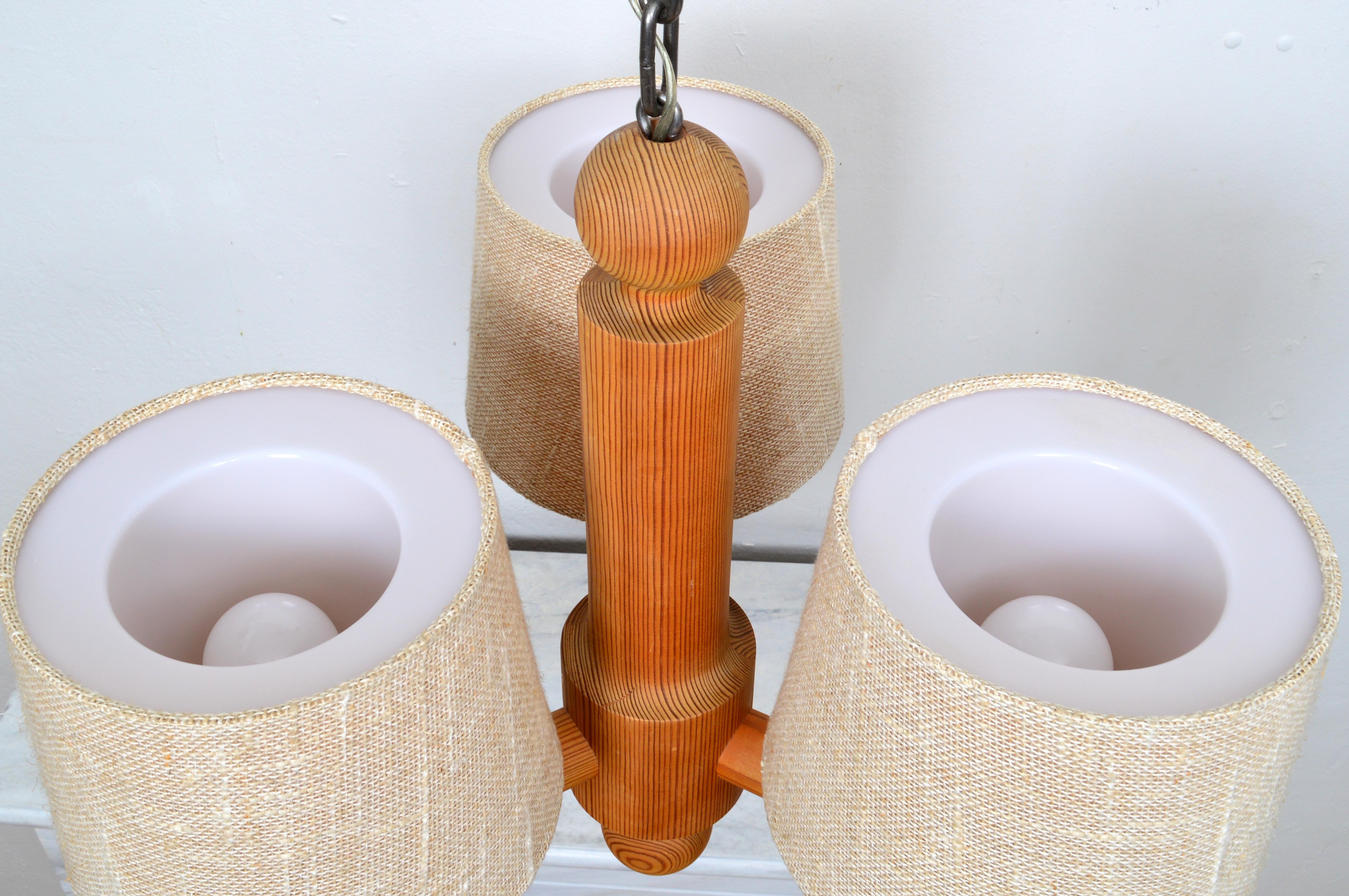 Araña de tres brazos de pino macizo de Luxus Sweden, años 60 en Bueno estado para la venta en Stockholm, SE