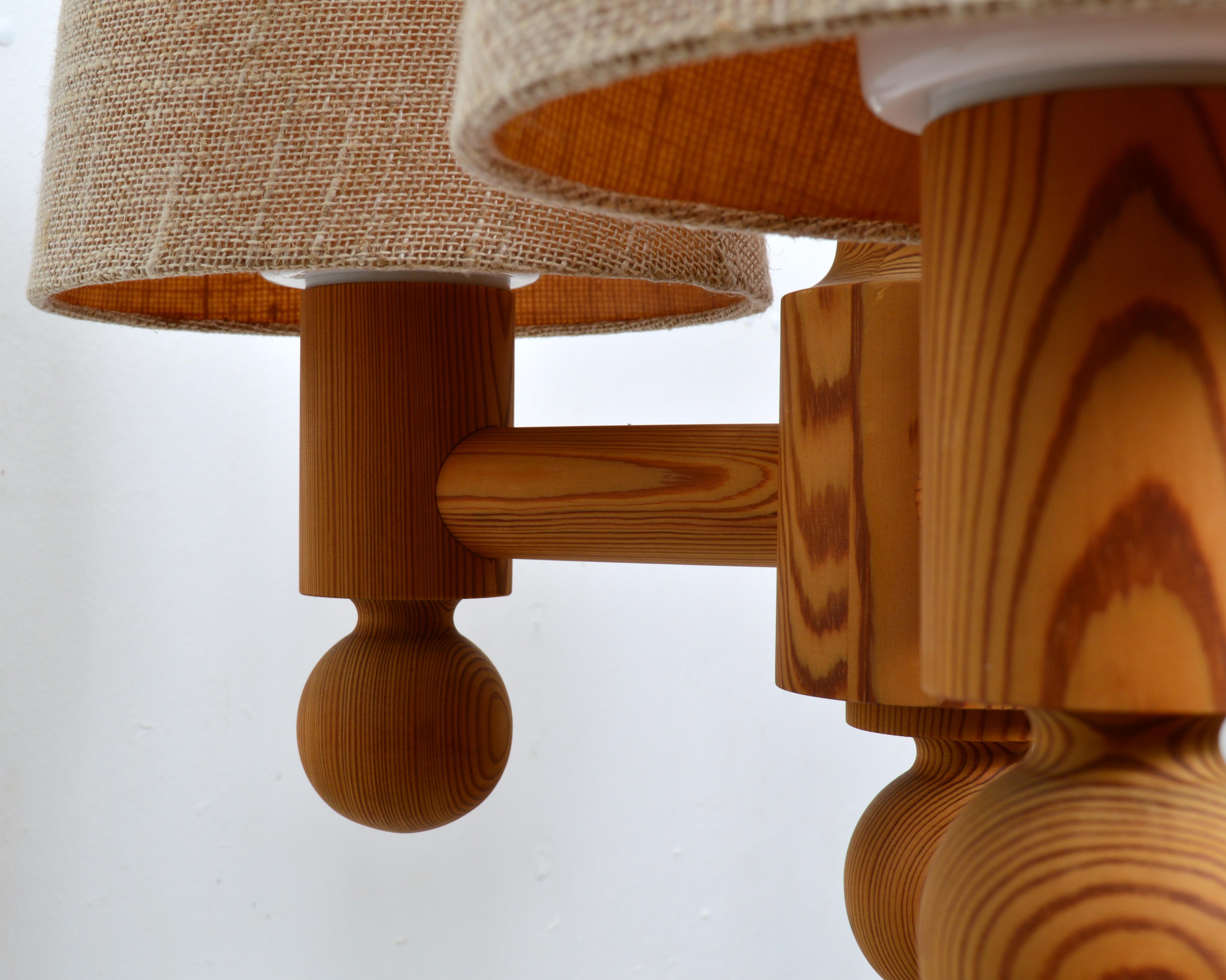 Araña de tres brazos de pino macizo de Luxus Sweden, años 60 Tela en venta