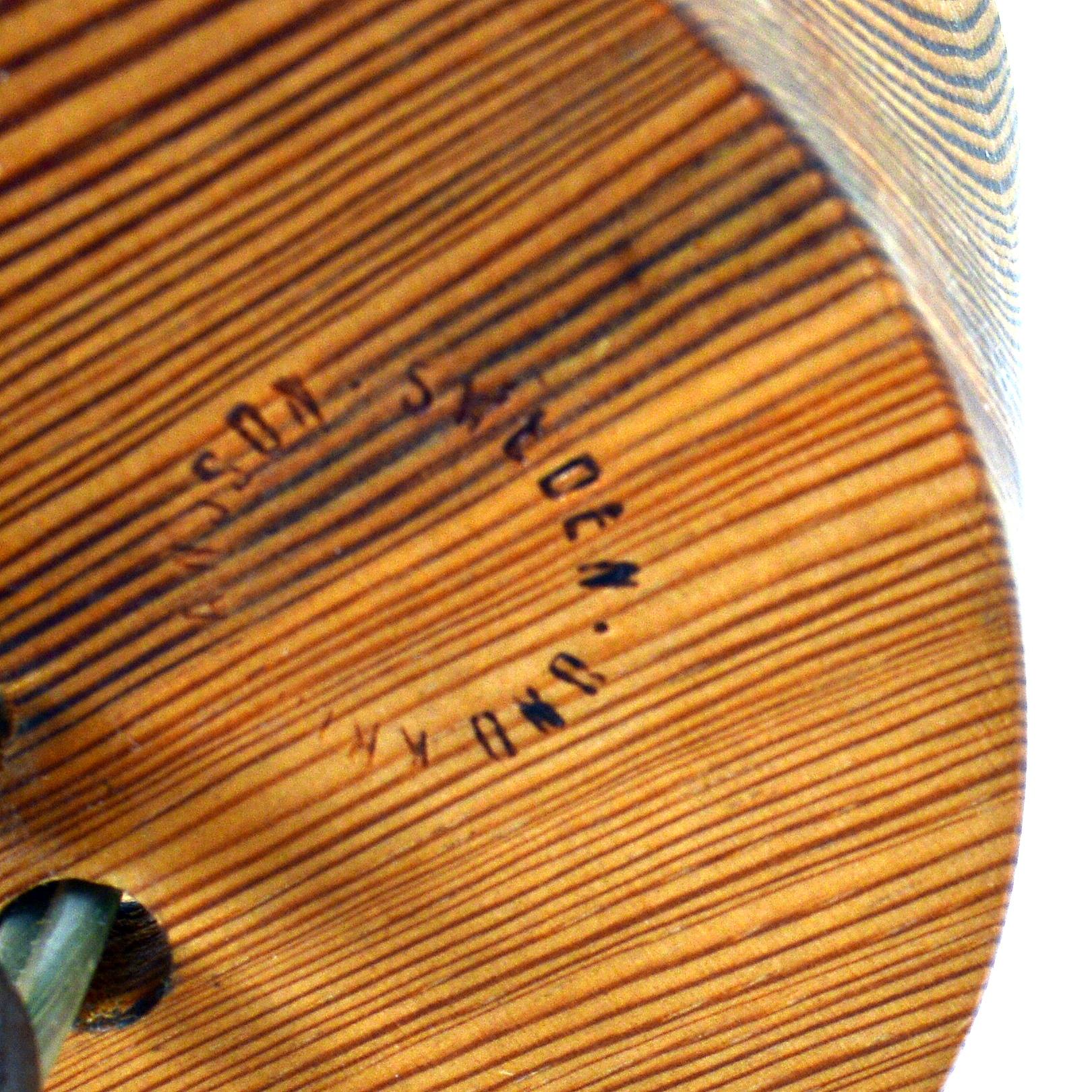 Lampadario a tre bracci in pino massiccio con globi di vetro, Luxus Svezia, anni '60 in vendita 3