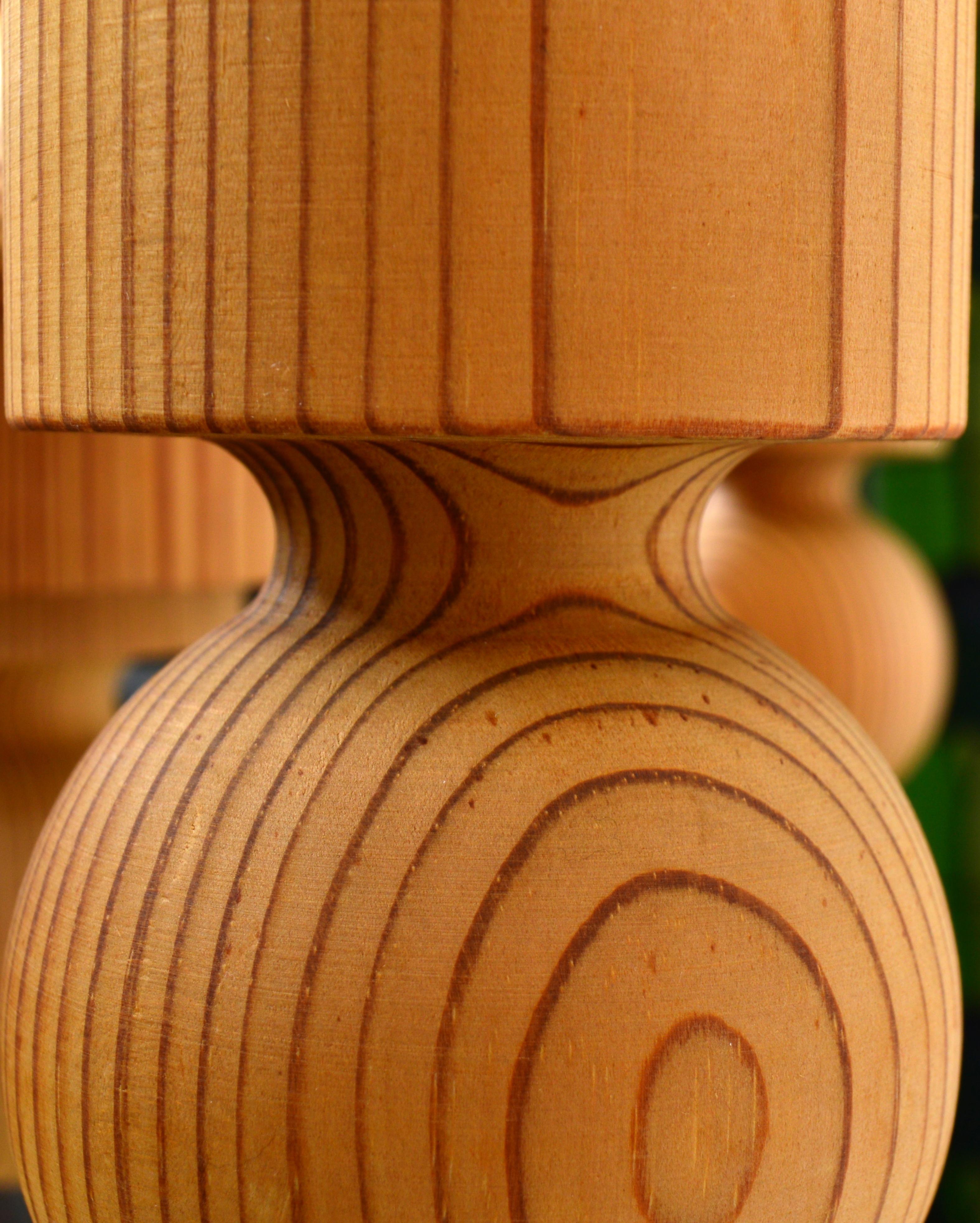 Lampadario a tre bracci in pino massiccio con globi di vetro, Luxus Svezia, anni '60 in vendita 1