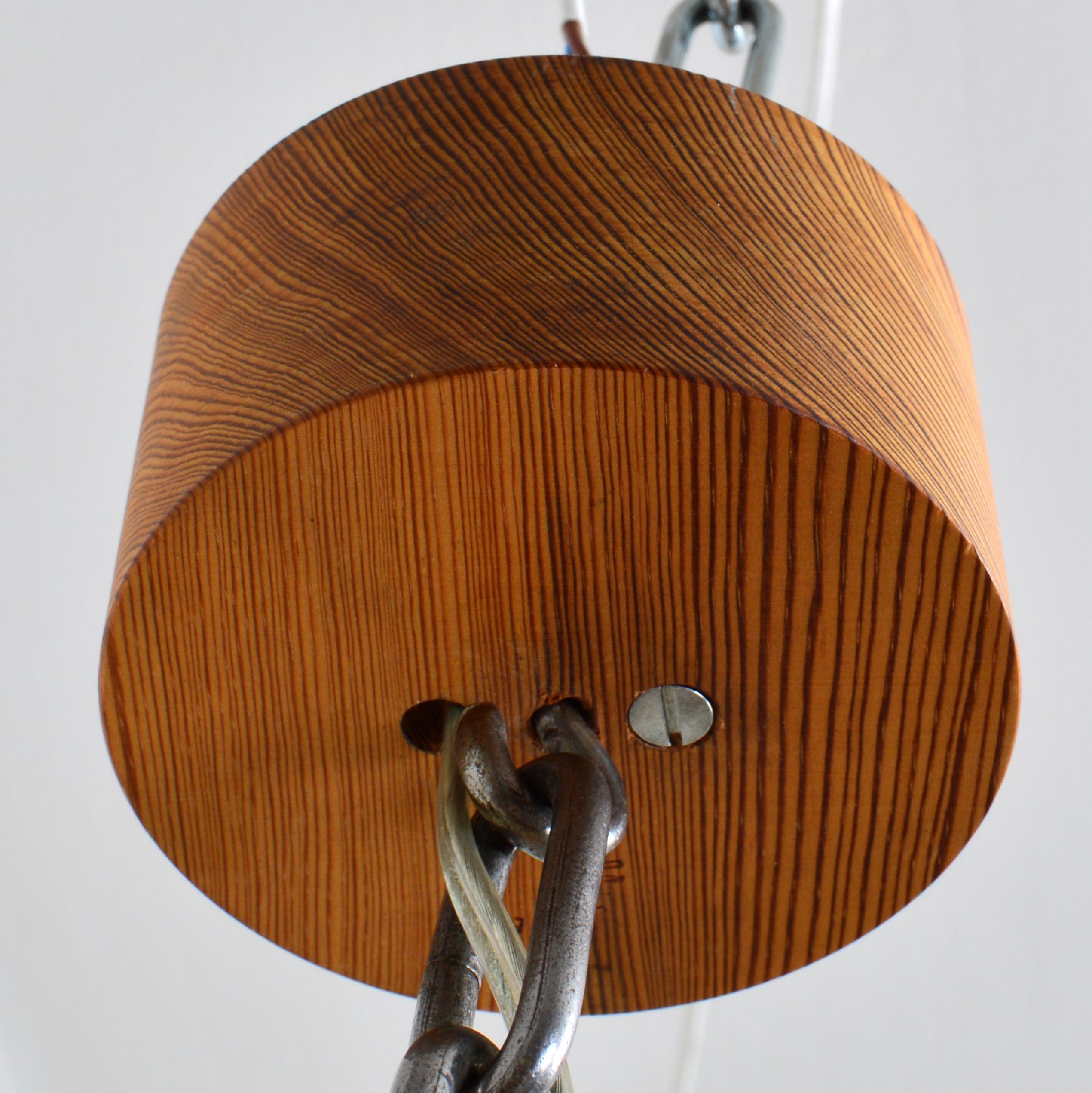 Lampadario a tre bracci in pino massiccio con globi di vetro, Luxus Svezia, anni '60 in vendita 2