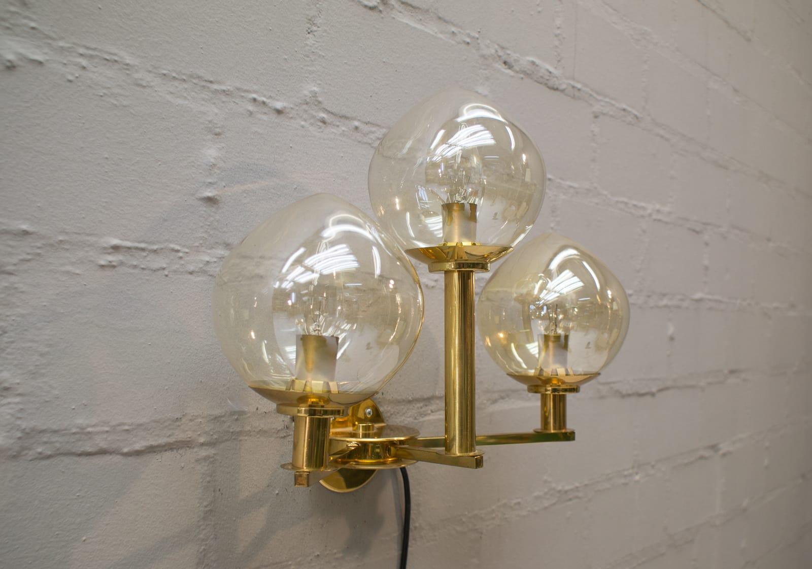 Three-Arm Wall Lamp by Hans-Agne Jakobsson, 1960s Moderno de mediados de siglo en venta
