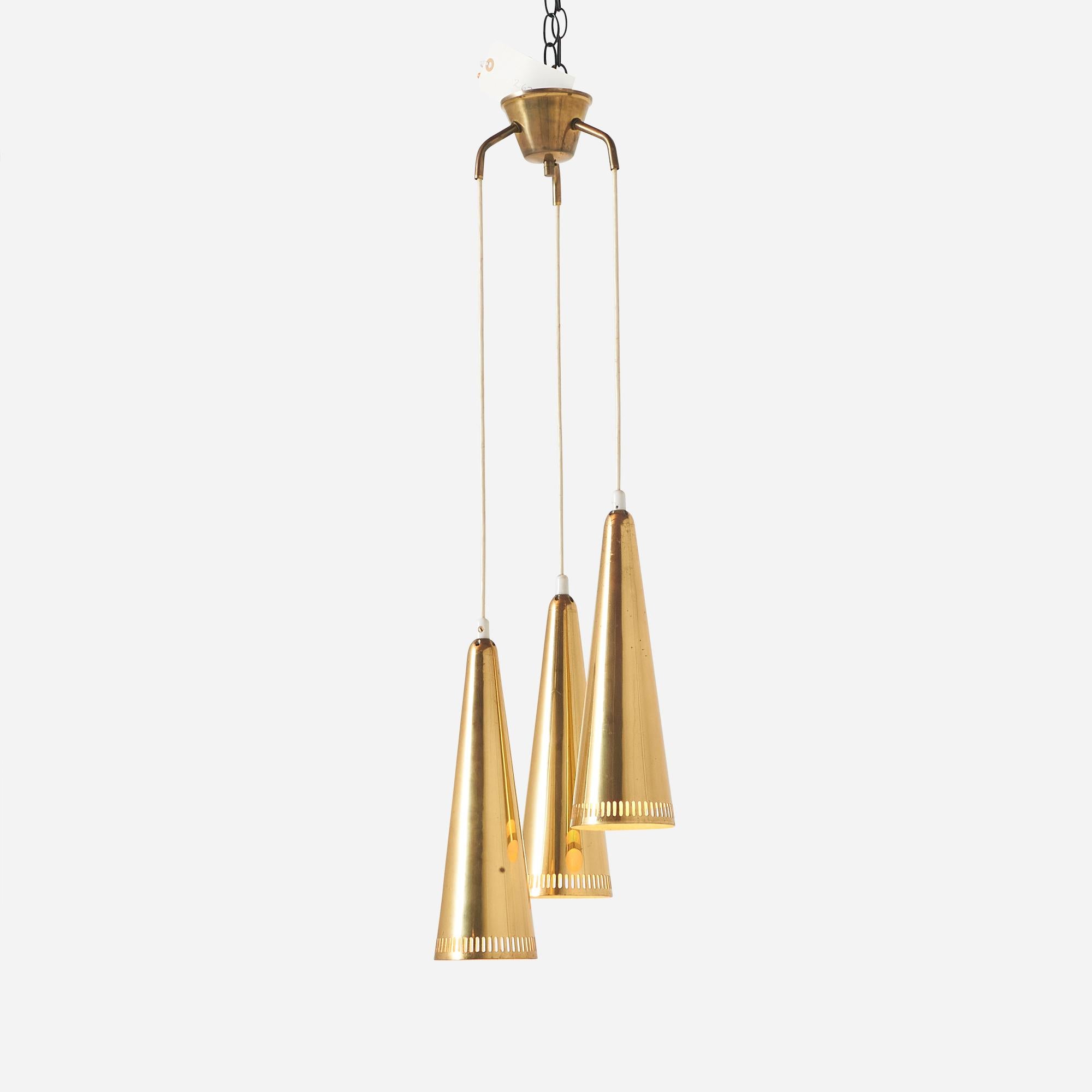Three shiny brass model 'K2-48' shades, held together by a three-armed brass canopy. Designed by Mauri Almari for Idman, Finland, 1950s. The total drop can be adjusted to your requirements.

Height : 36