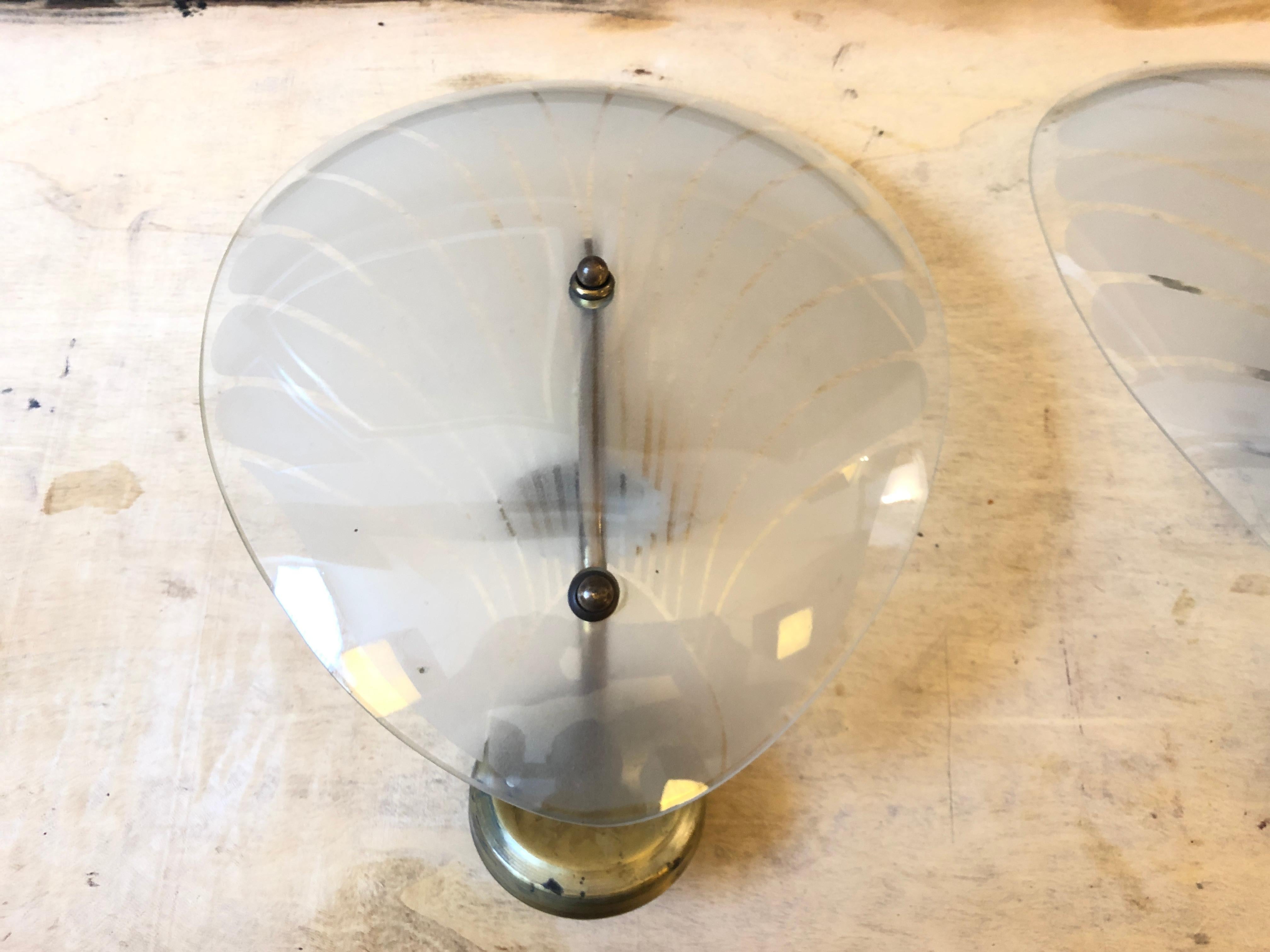 1940s Art Deco Brass and Shell Shaped Glass Italian Wall Sconces For Sale 10