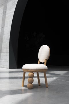 Chaise de salle à manger à trois pieds Ball and Ball par Joana Teixeira