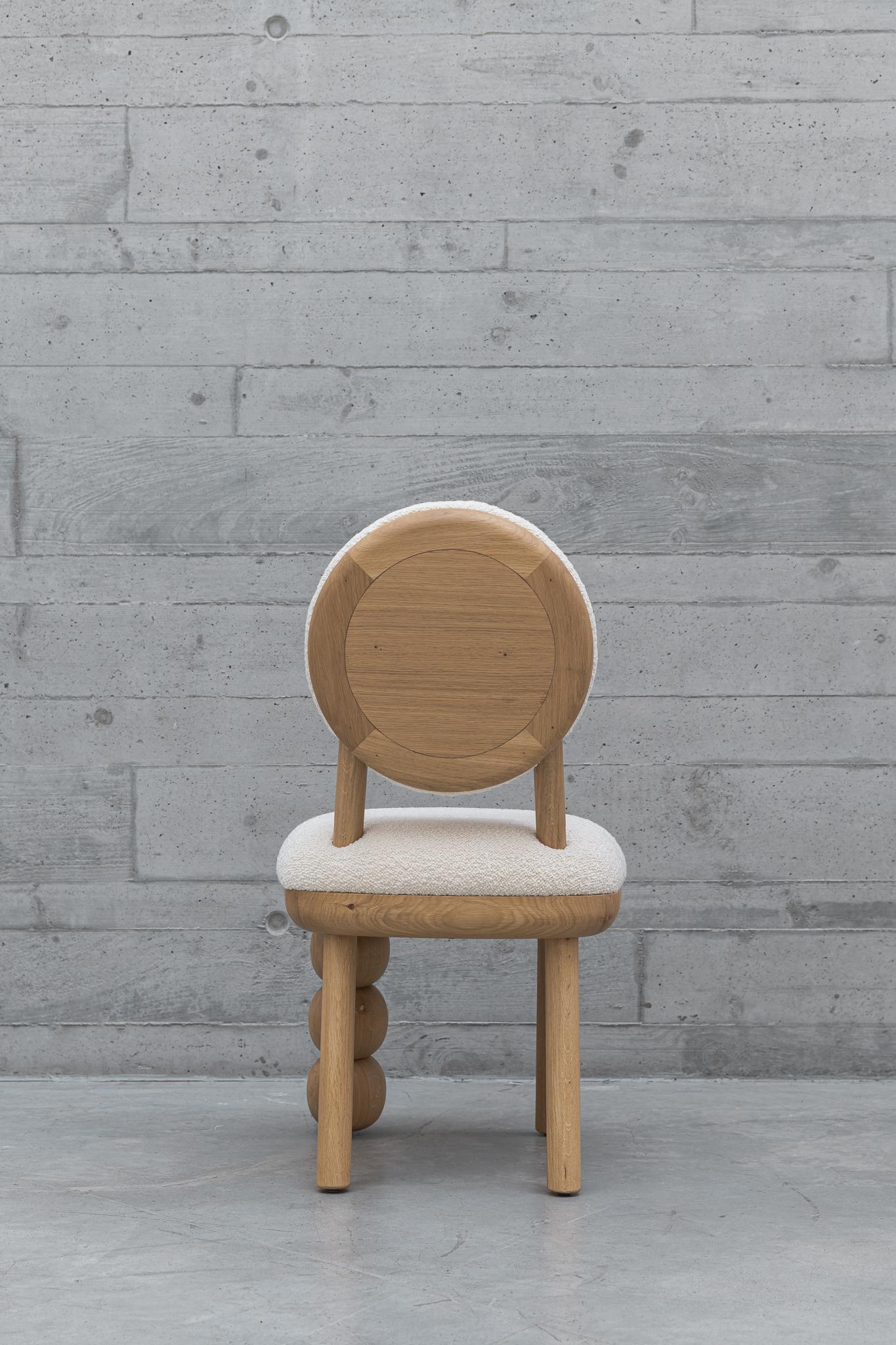 Silla de comedor con tres patas de bola Por Joana Teixeira Siglo XXI y contemporáneo en venta