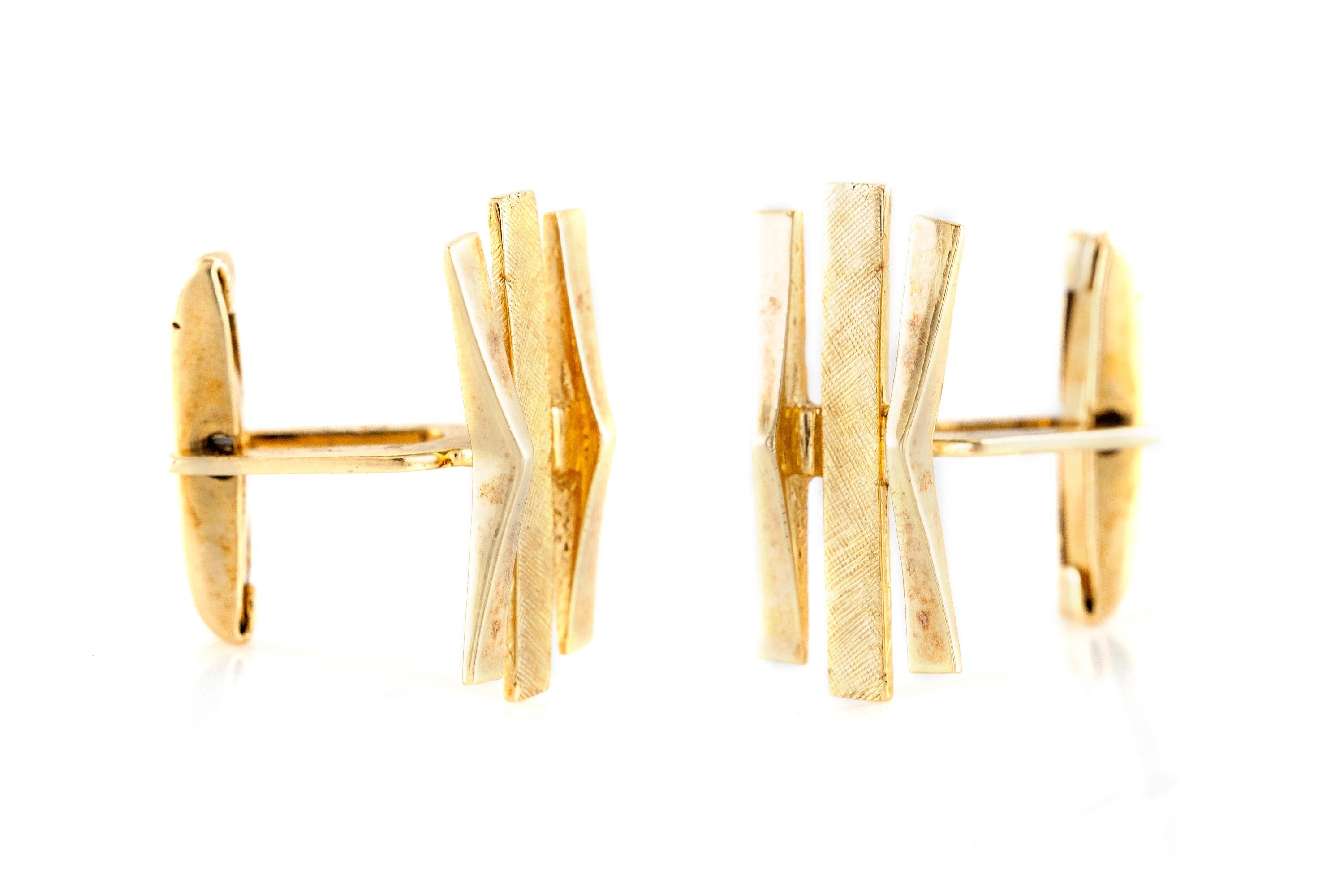 Three Bar Gold Cufflinks In Excellent Condition For Sale In New York, NY