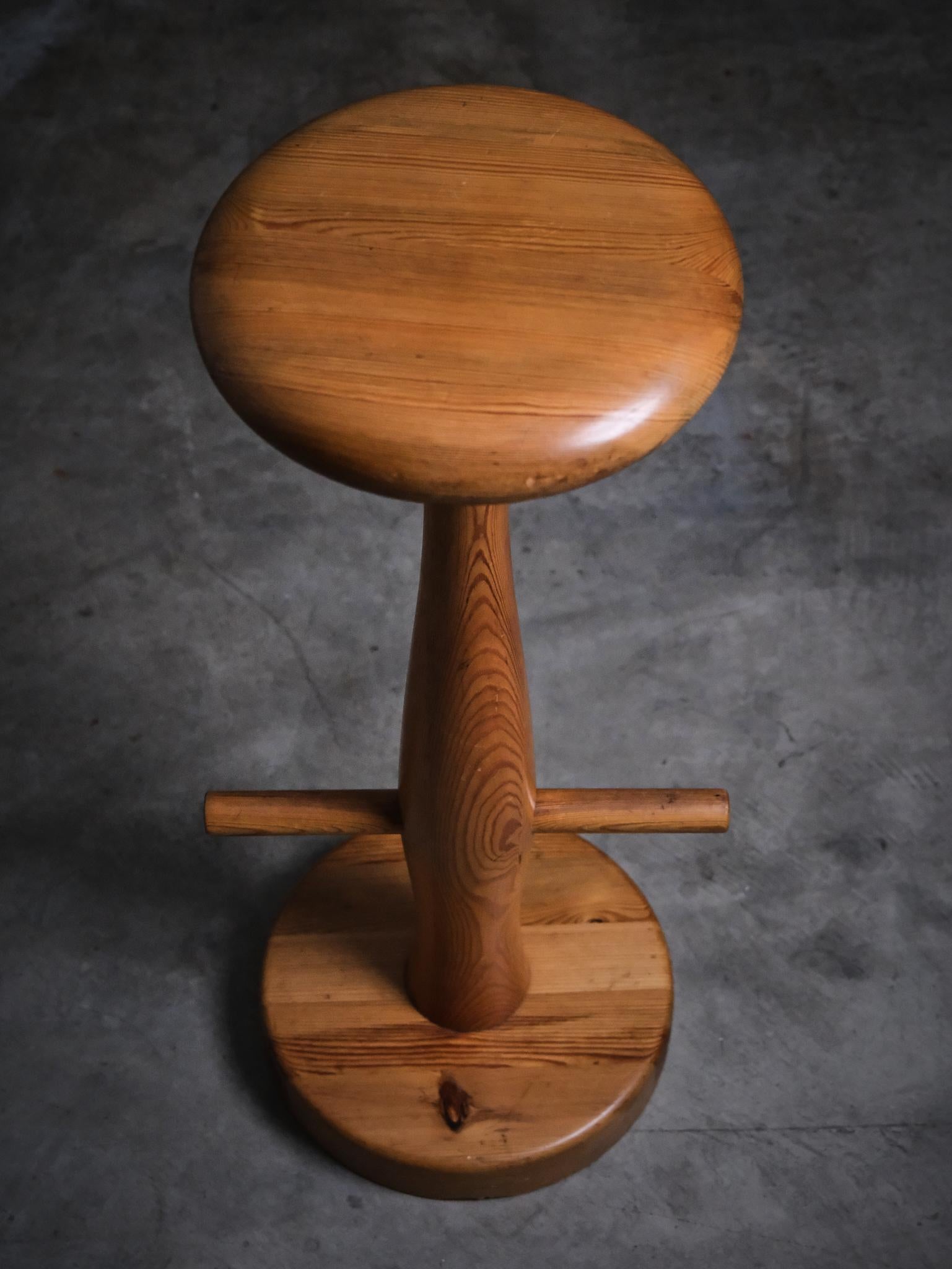 Three bar stools in pine made by Asko, Finland, 1970s In Good Condition For Sale In Eskilstuna, SE