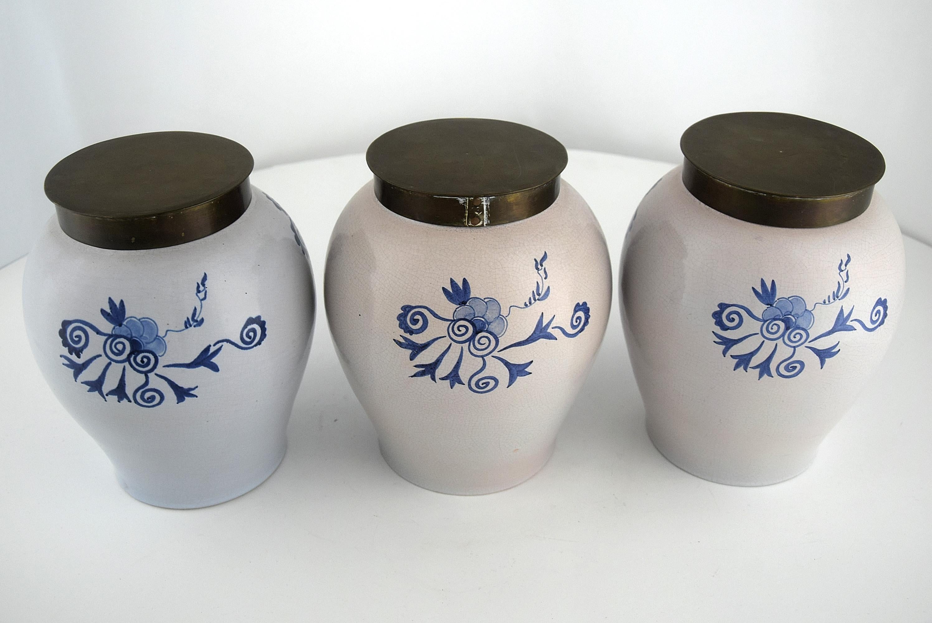 Three Beautiful Ceramic Tobacco Pots Made by the Royal Goedewaagen, Holland In Good Condition For Sale In Weesp, NL