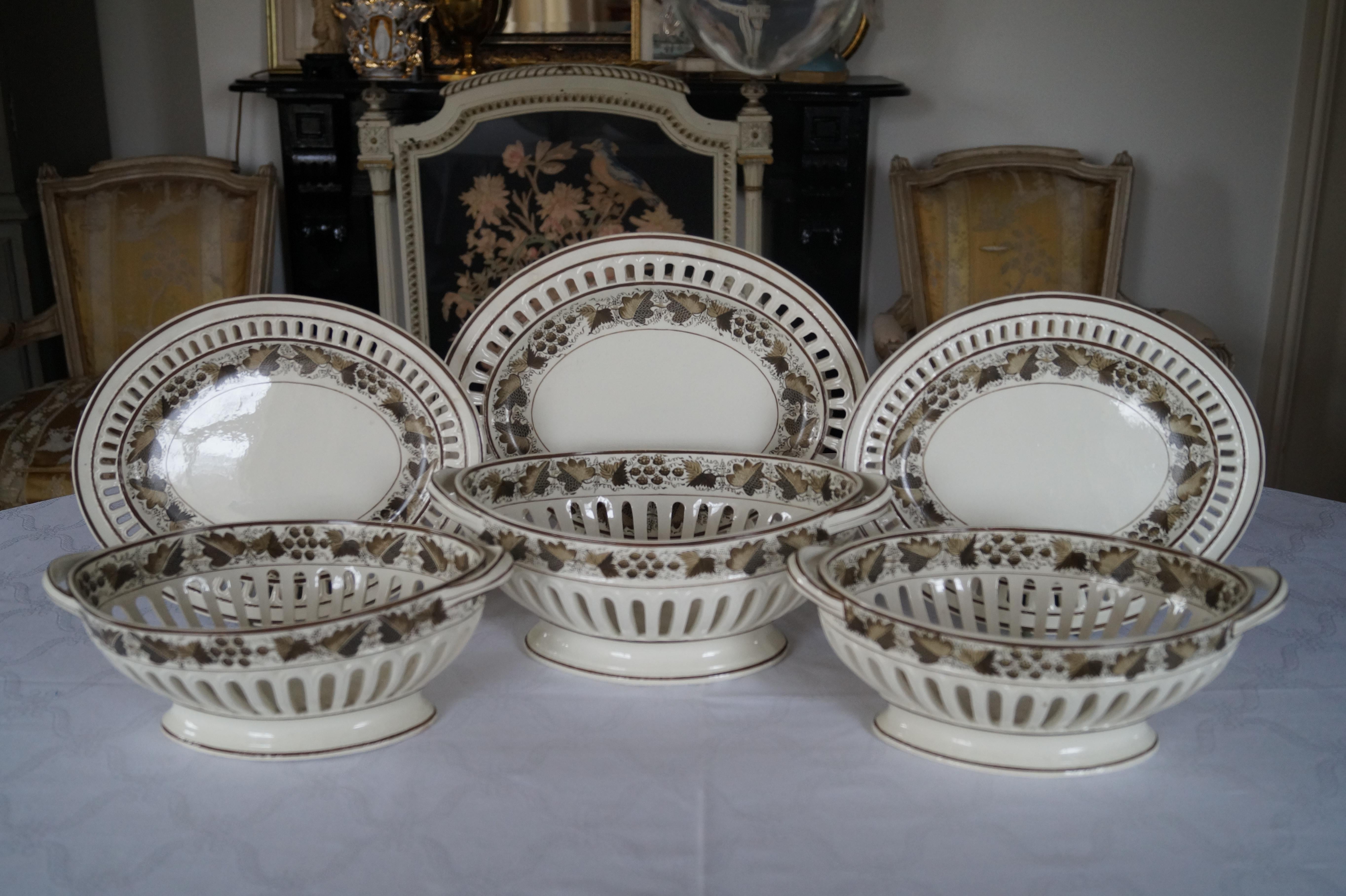 Drei schöne seltene antike Copeland Spode Creamware Körbe mit Unterteller  (Tonware) im Angebot
