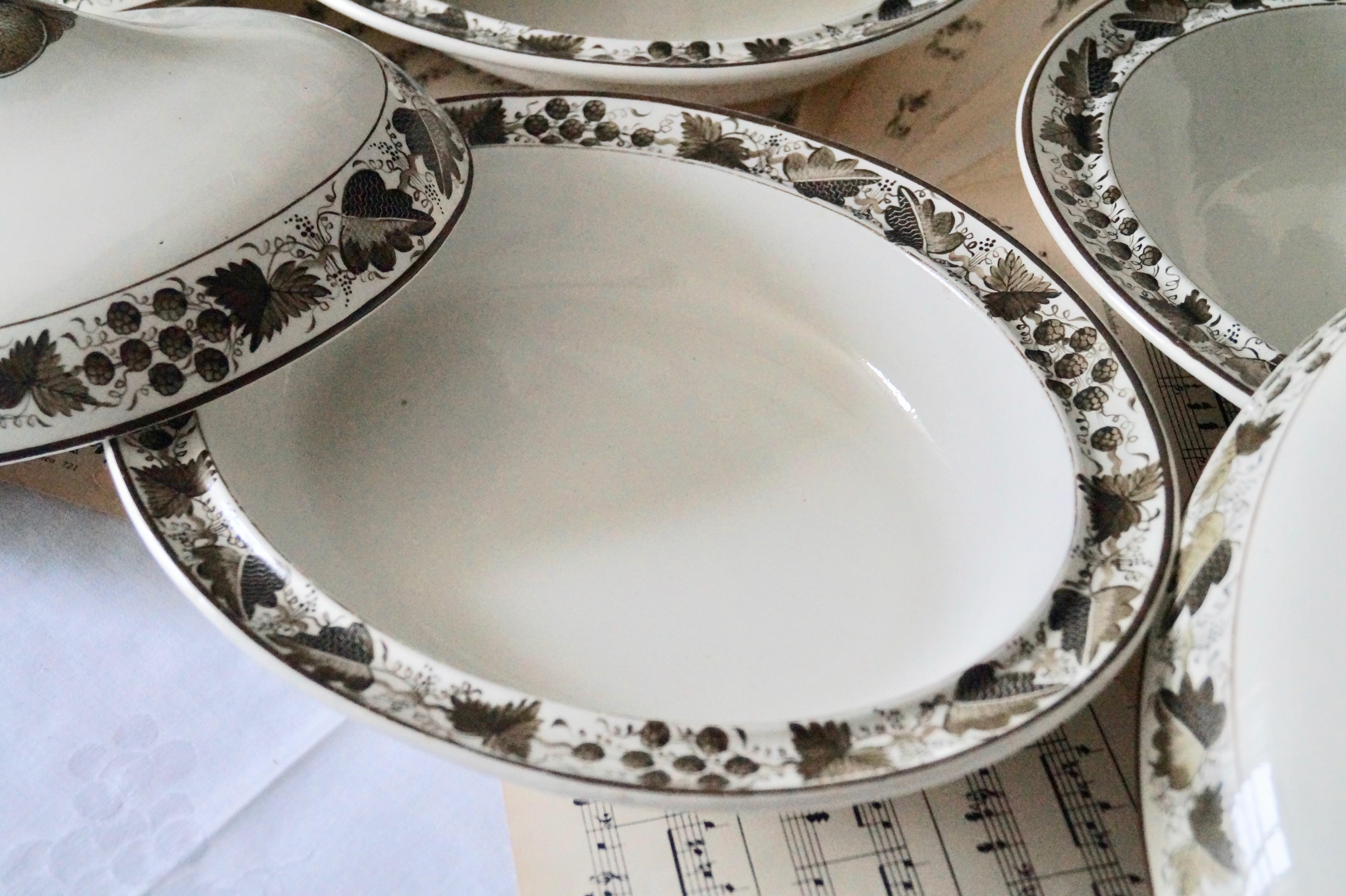 Début du XIXe siècle Trois belles et rares soupières à légumes anciennes Copeland Spode en faïence avec couvercle  en vente