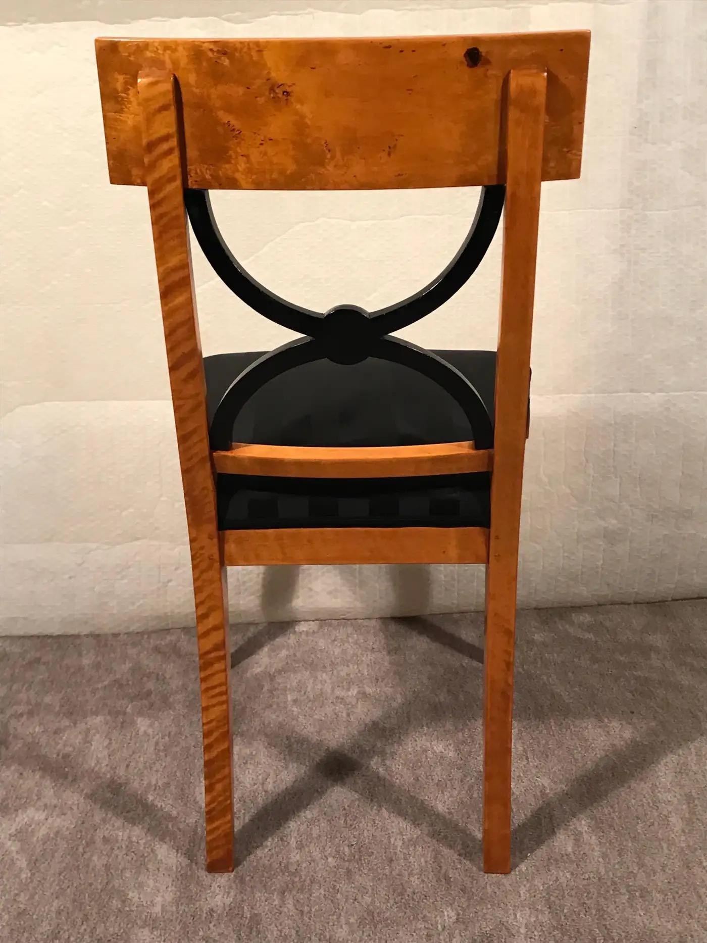 Tres sillas Biedermeier, 1820-30, chapado de madera de abedul principios del siglo XIX en venta