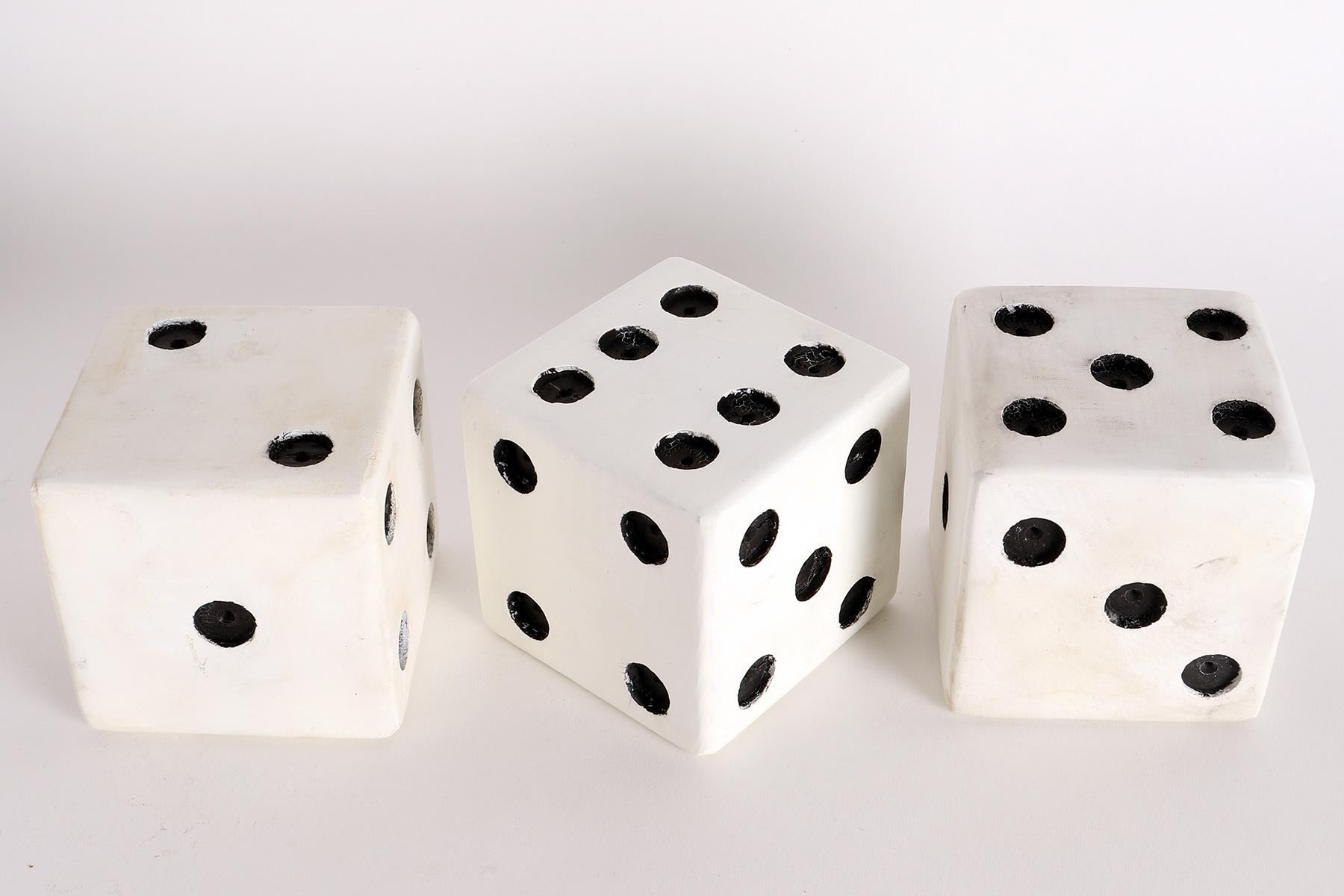 Three big painted wooden black and white dice, USA 1940.  In Good Condition For Sale In Milan, IT