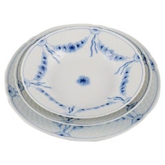 Three Bing & Grøndahl Empire plates in porcelain. 1920s.