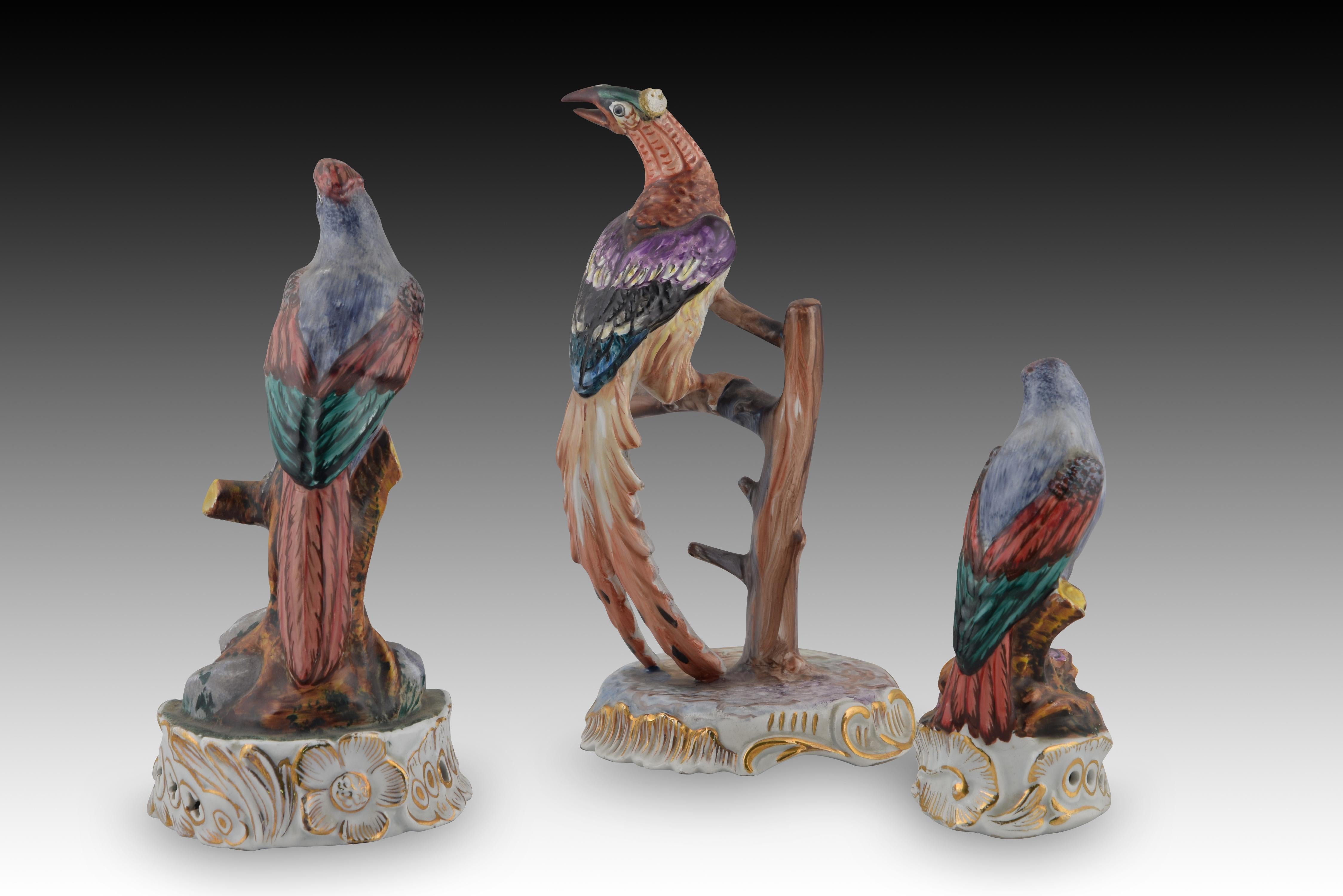 Drei Vögel. Emailliertes Porzellan. Möglicherweise ARA Manises, Valencia, Spanien, 20. Jahrhundert. (Sonstiges) im Angebot
