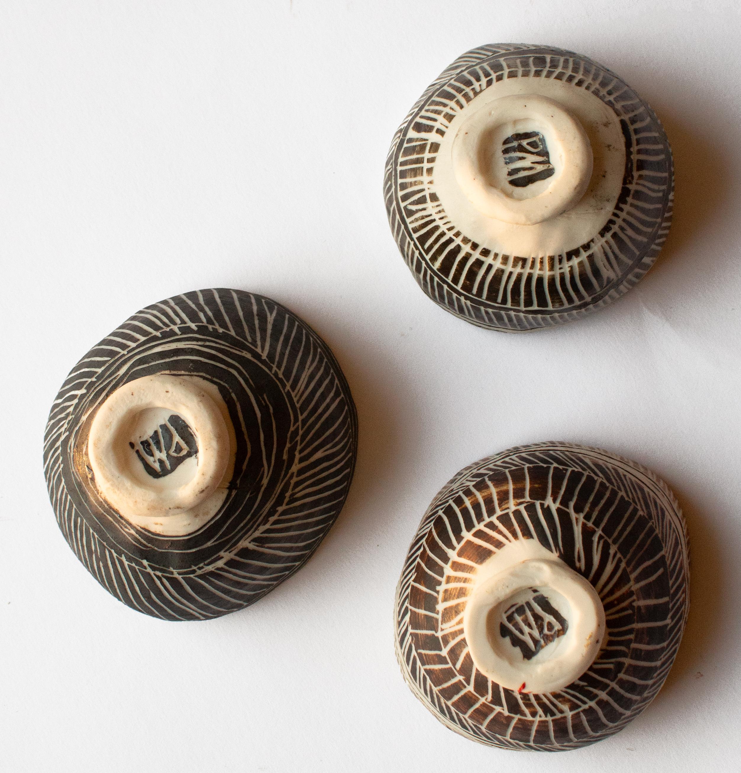 Fait main Trois petits bols noirs et blancs de Precilla Mouritzen Studio en vente