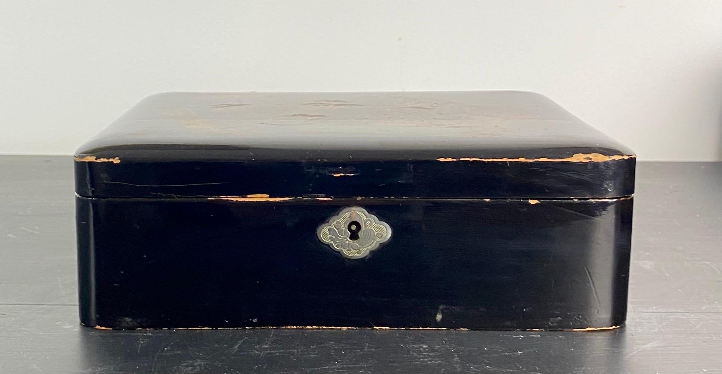 Trois boîtes gigognes en laque japonaise noire avec deux clés, fin du XIXe siècle en vente 6