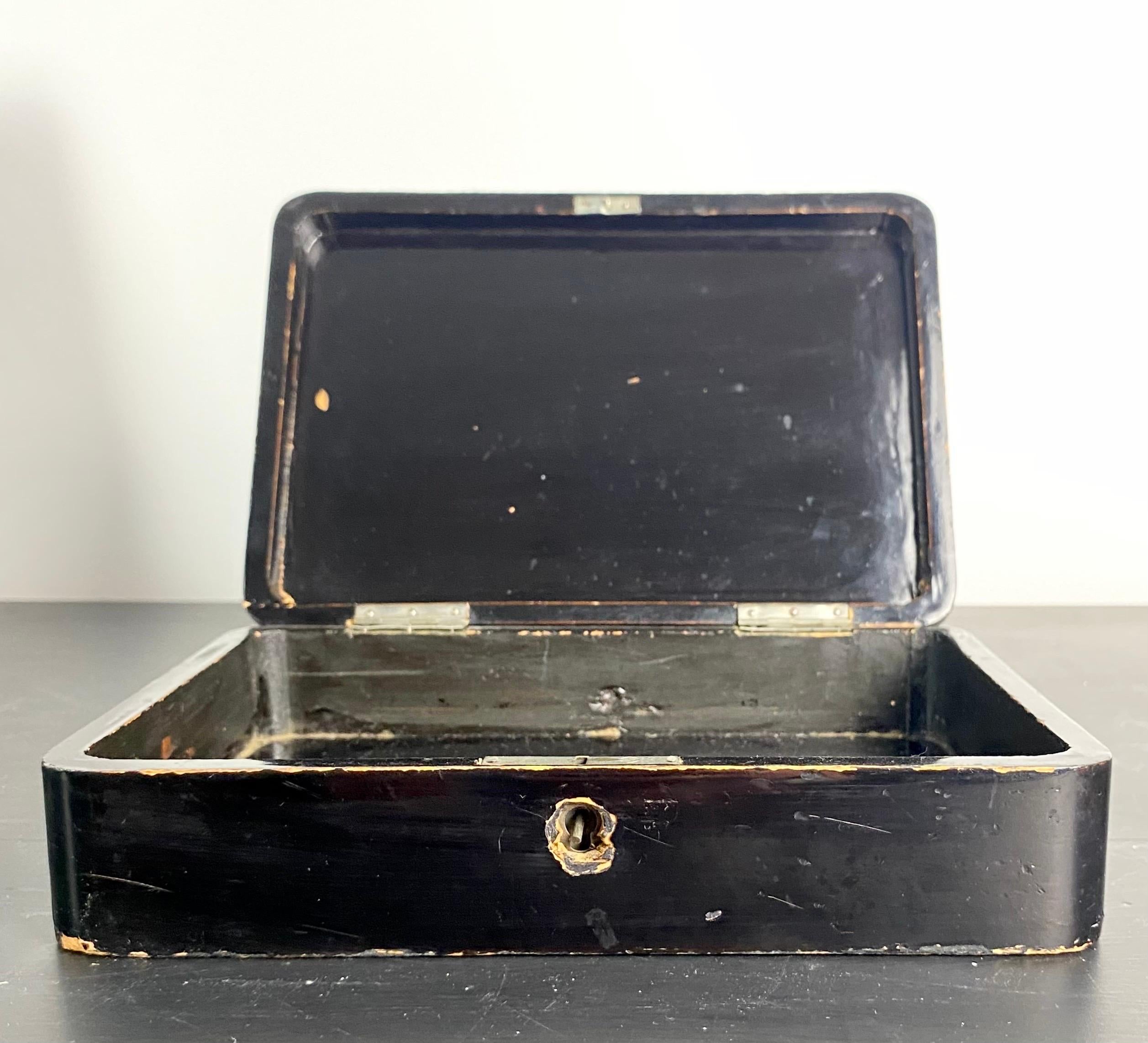 Trois boîtes gigognes en laque japonaise noire avec deux clés, fin du XIXe siècle en vente 12