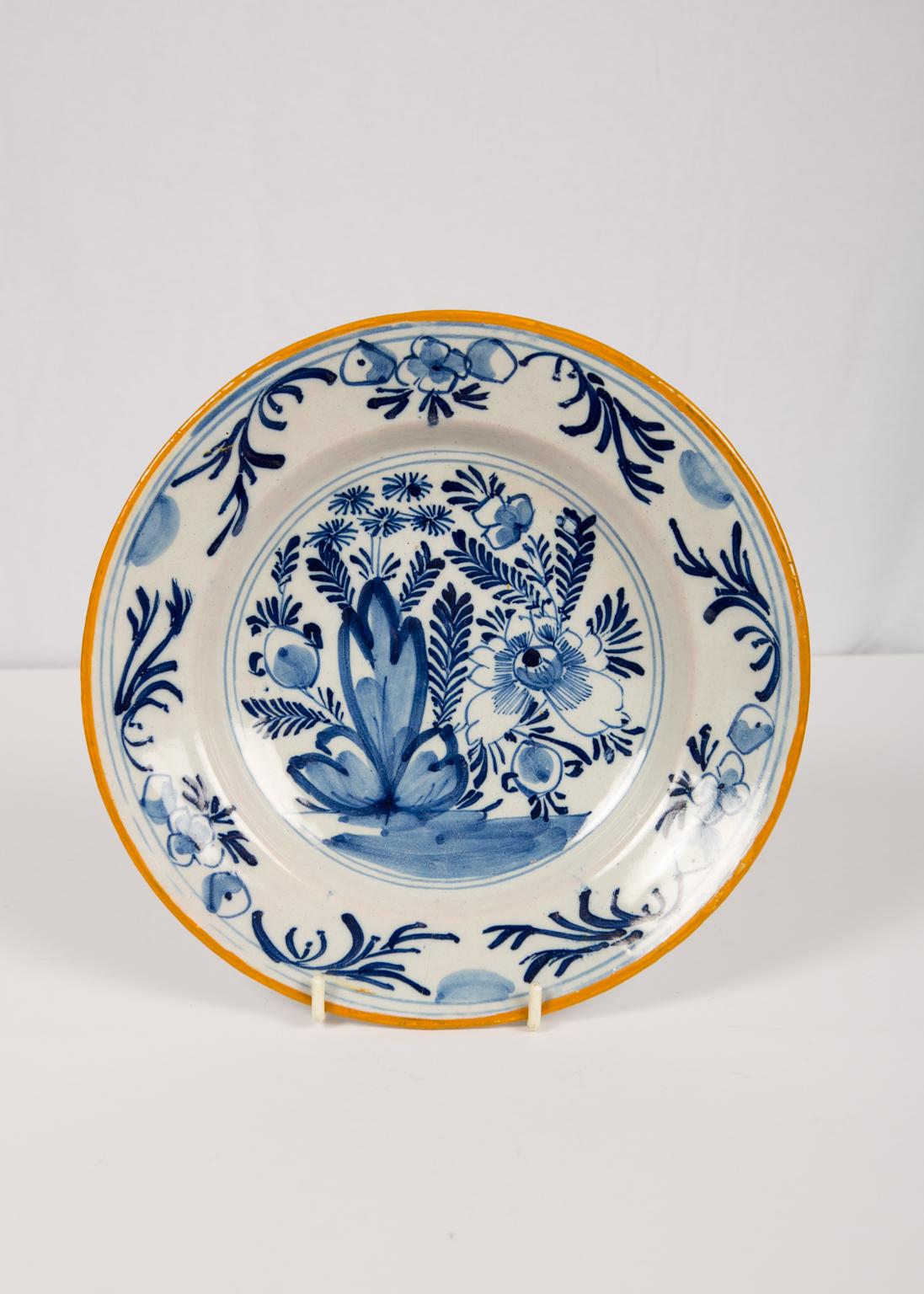 Néerlandais Trois plats en faïence de Delft bleus et blancs, Pays-Bas, vers 1780 