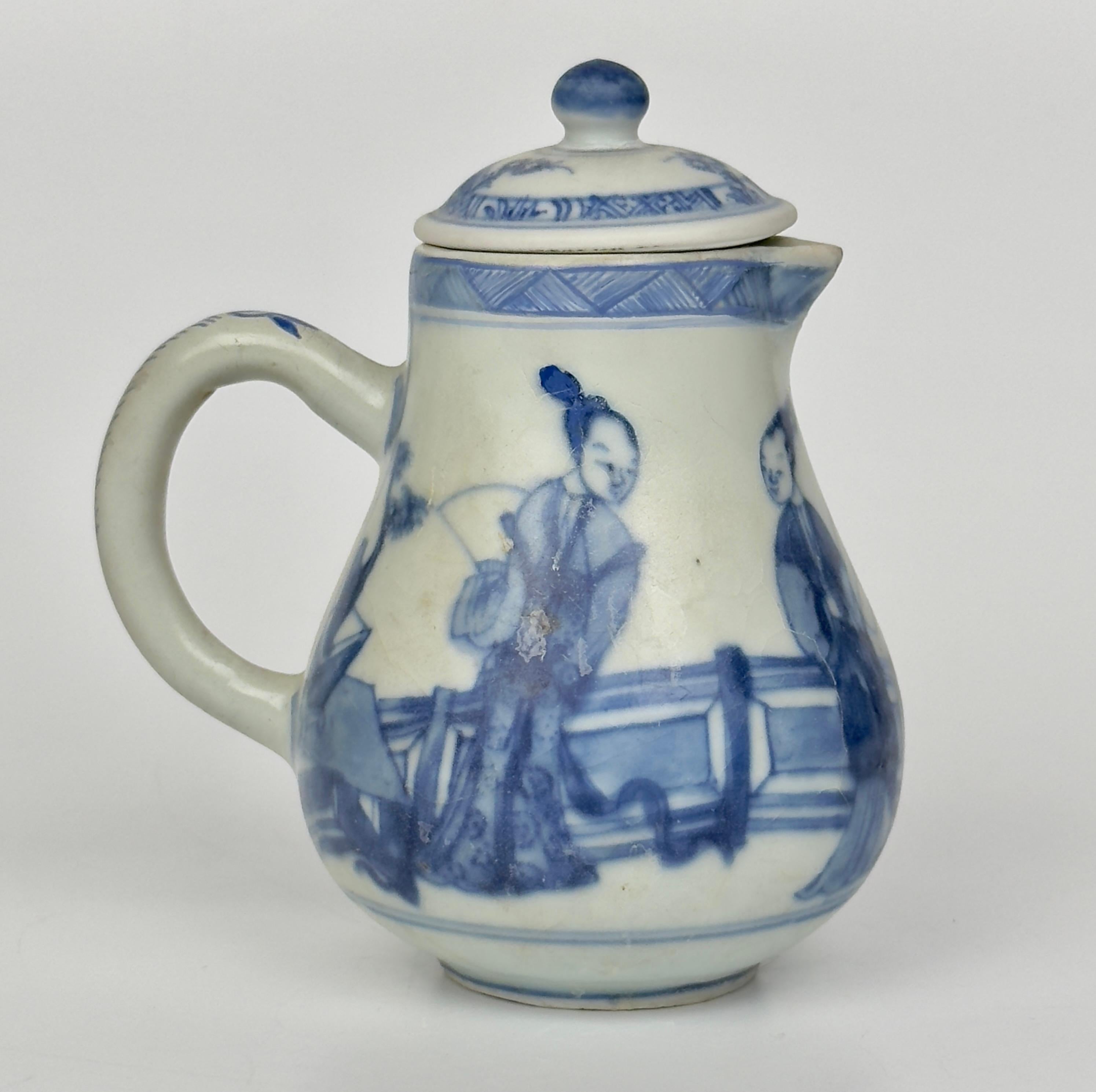 Tre teiere blu e bianche provenienti da una nave di Mau Mau, 1725 circa, dinastia Qing, Yongzheng E. In condizioni buone in vendita a seoul, KR