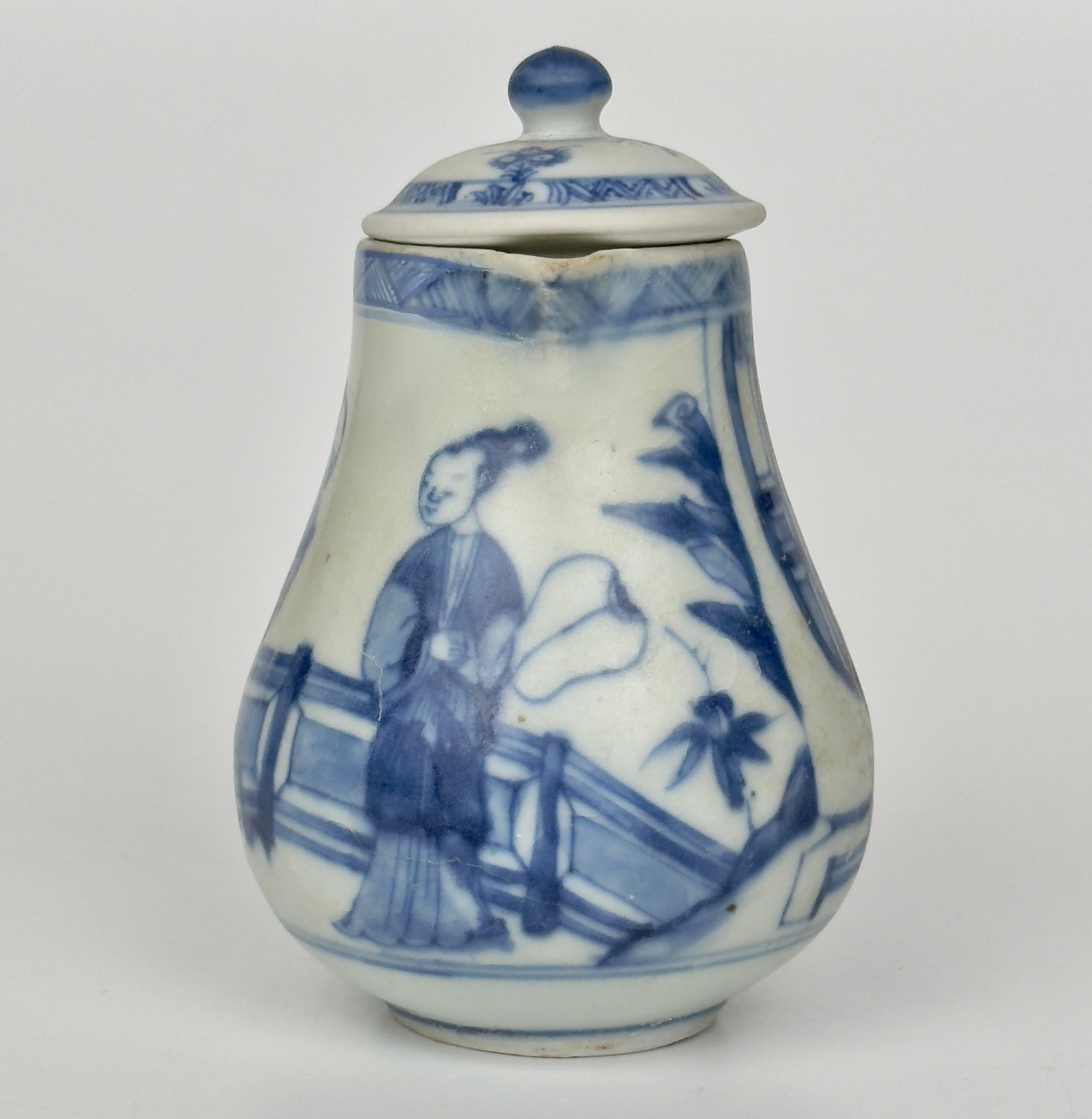 Inizio XVIII secolo Tre teiere blu e bianche provenienti da una nave di Mau Mau, 1725 circa, dinastia Qing, Yongzheng E. in vendita