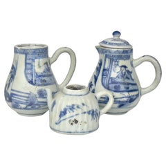 Trois théières bleu et blanc de Mau Ship, C.I.C. 1725, Dynastie Qing, Yongzheng E.