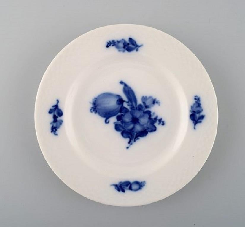 Drei blaue Tortenteller mit geflochtenen Blumen von Royal Copenhagen.
Nummer 10/8092.
Gestempelt.
2. Fabrikqualität. In perfektem Zustand.
Maße: 16 cm.