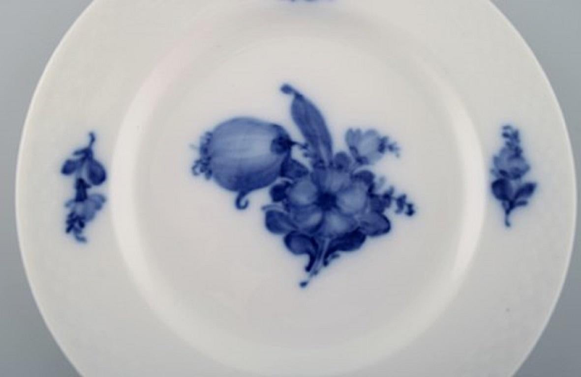 Drei blaue, mit Blumen geflochtene Kuchenteller von Royal Copenhagen, Nummer 10/8092 (Dänisch) im Angebot