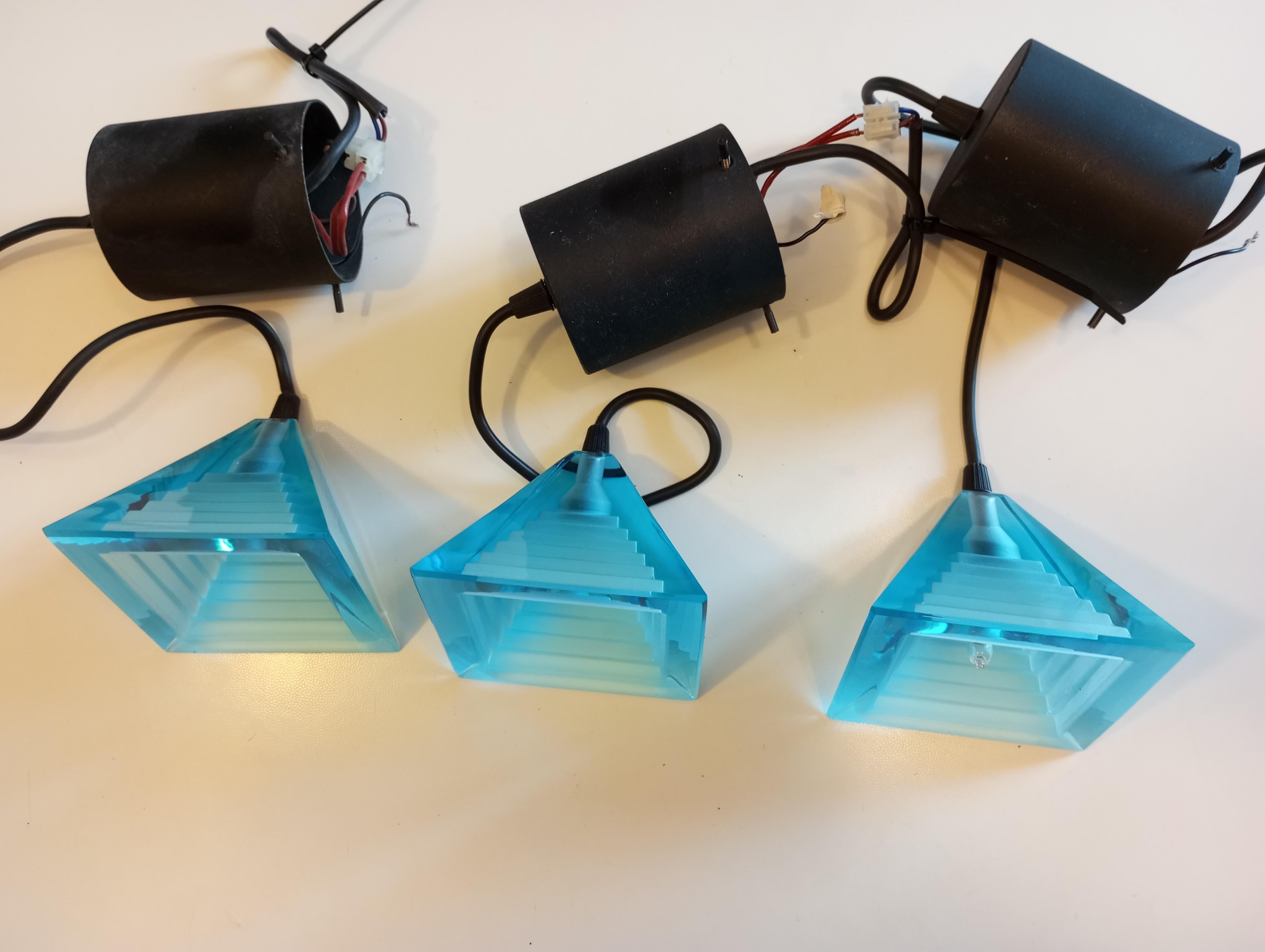 Three blue 'Pyramid' lamps designed by Paolo Piva for Mazzega - Murano glass For Sale 3