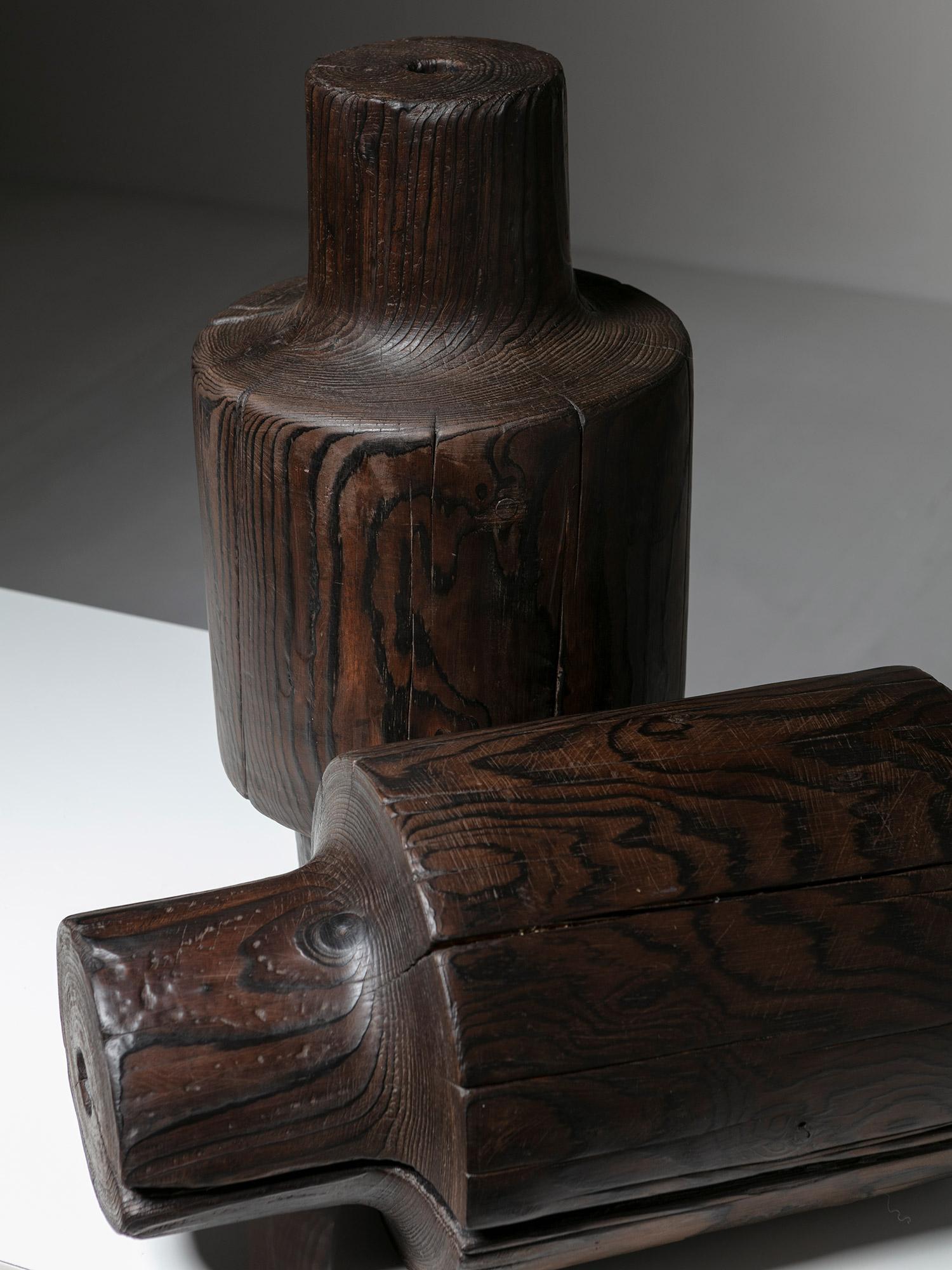 Fine XX secolo Tre sculture in legno massiccio brunito, Italia, anni '70 in vendita